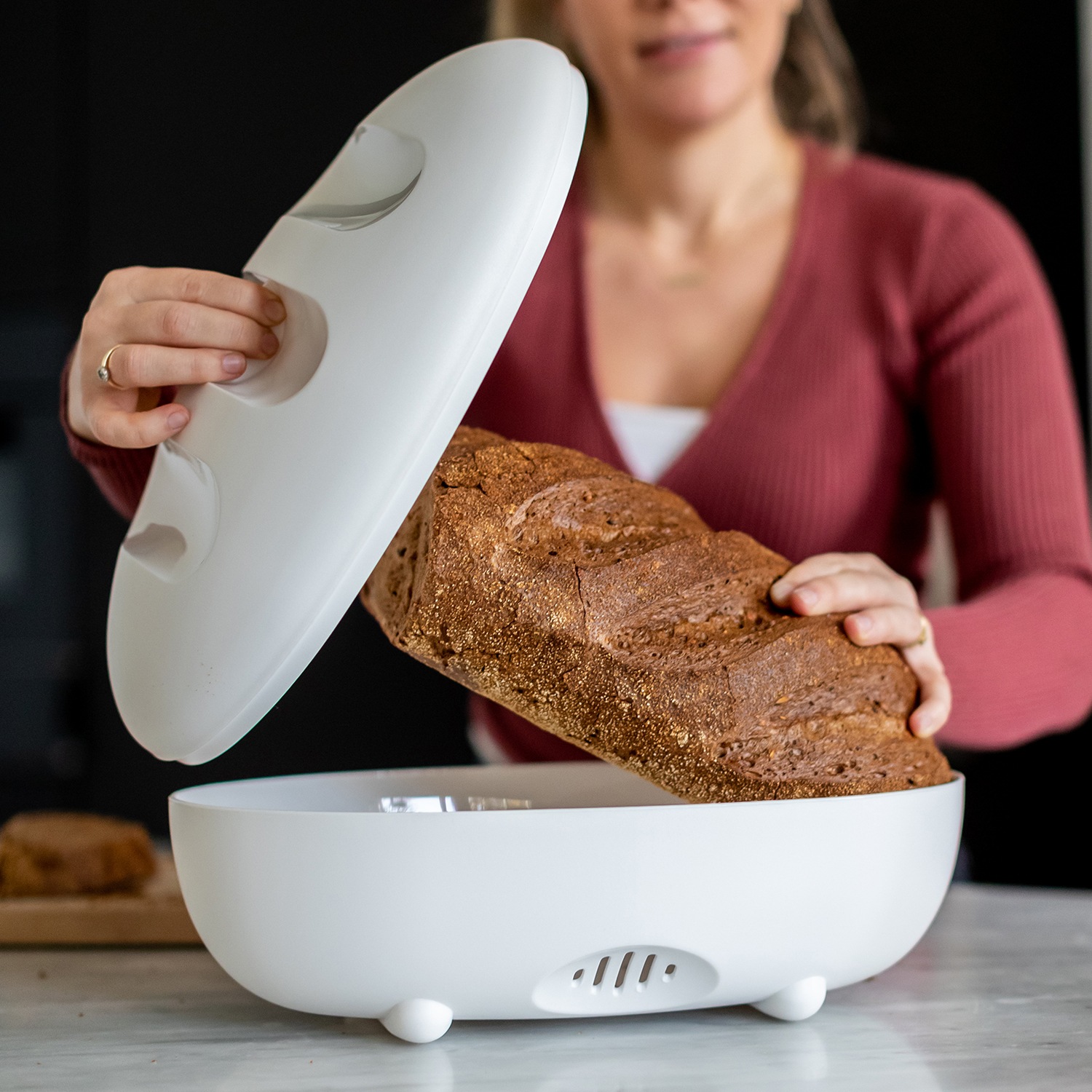 KOZIOL Brotkasten »MANNA«, (1 tlg.), biozirkulärem Material,spülmaschinengeeignet,melaminfrei,recycelbar