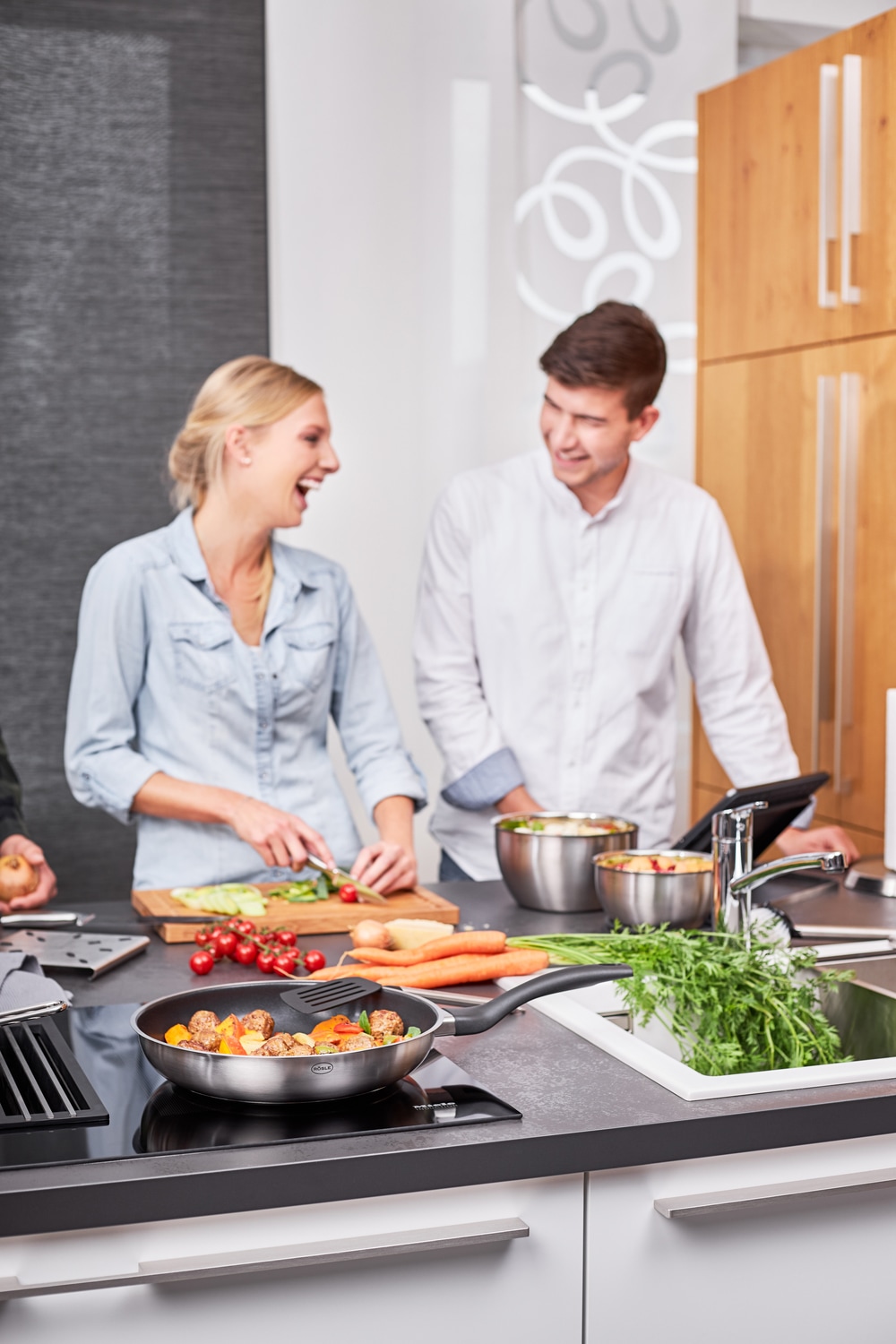 RÖSLE Schüssel »Basic Line« aus Edelstahl 18/10 für universellen Einsatz, mit Schüttrand, spülmaschinengeeignet