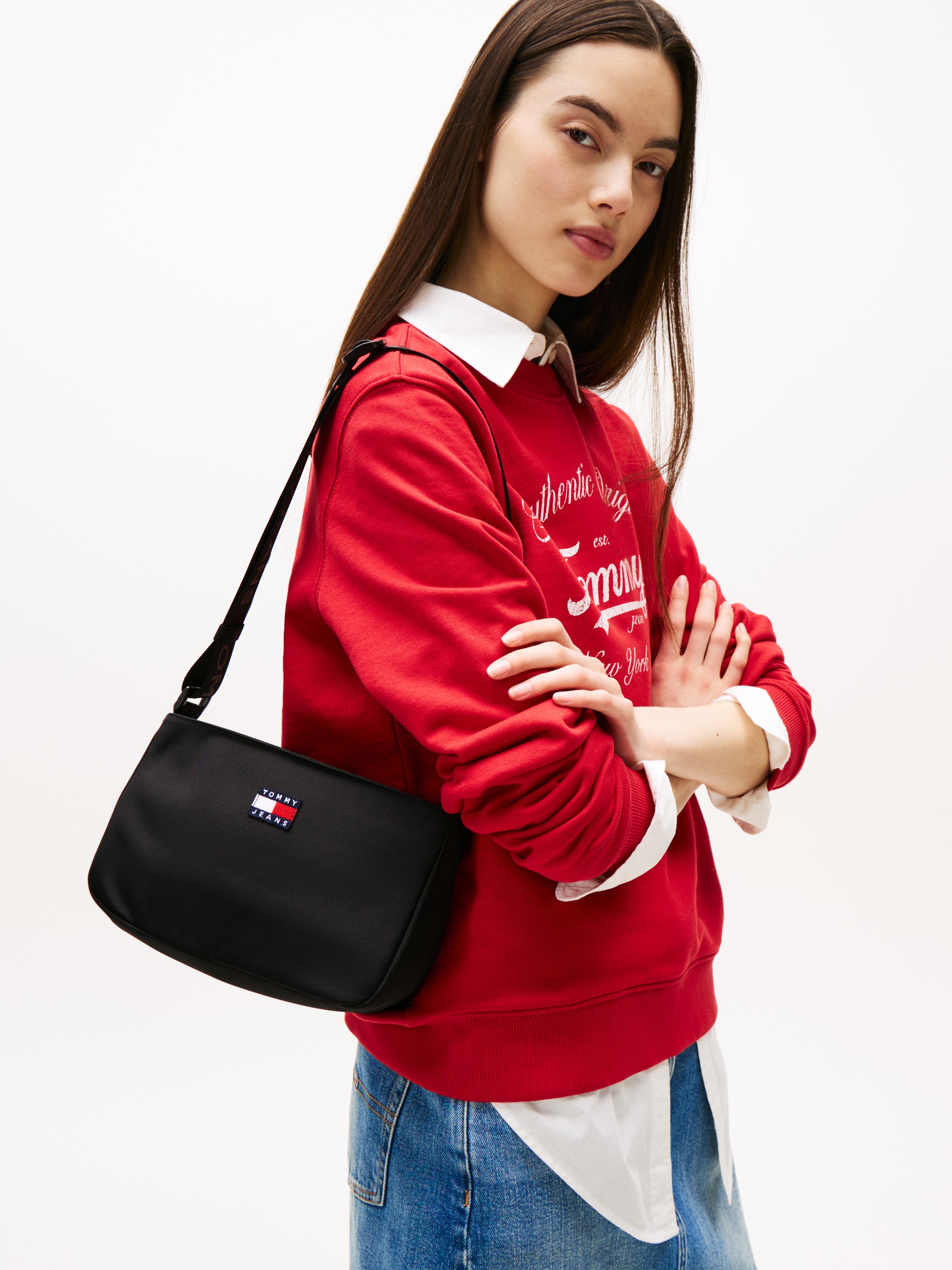 Tommy Jeans Schultertasche »TJW DAILY SHOULDER BAG«, Damen Umhängetasche, Freizeittasche mit Logo-Schriftzug