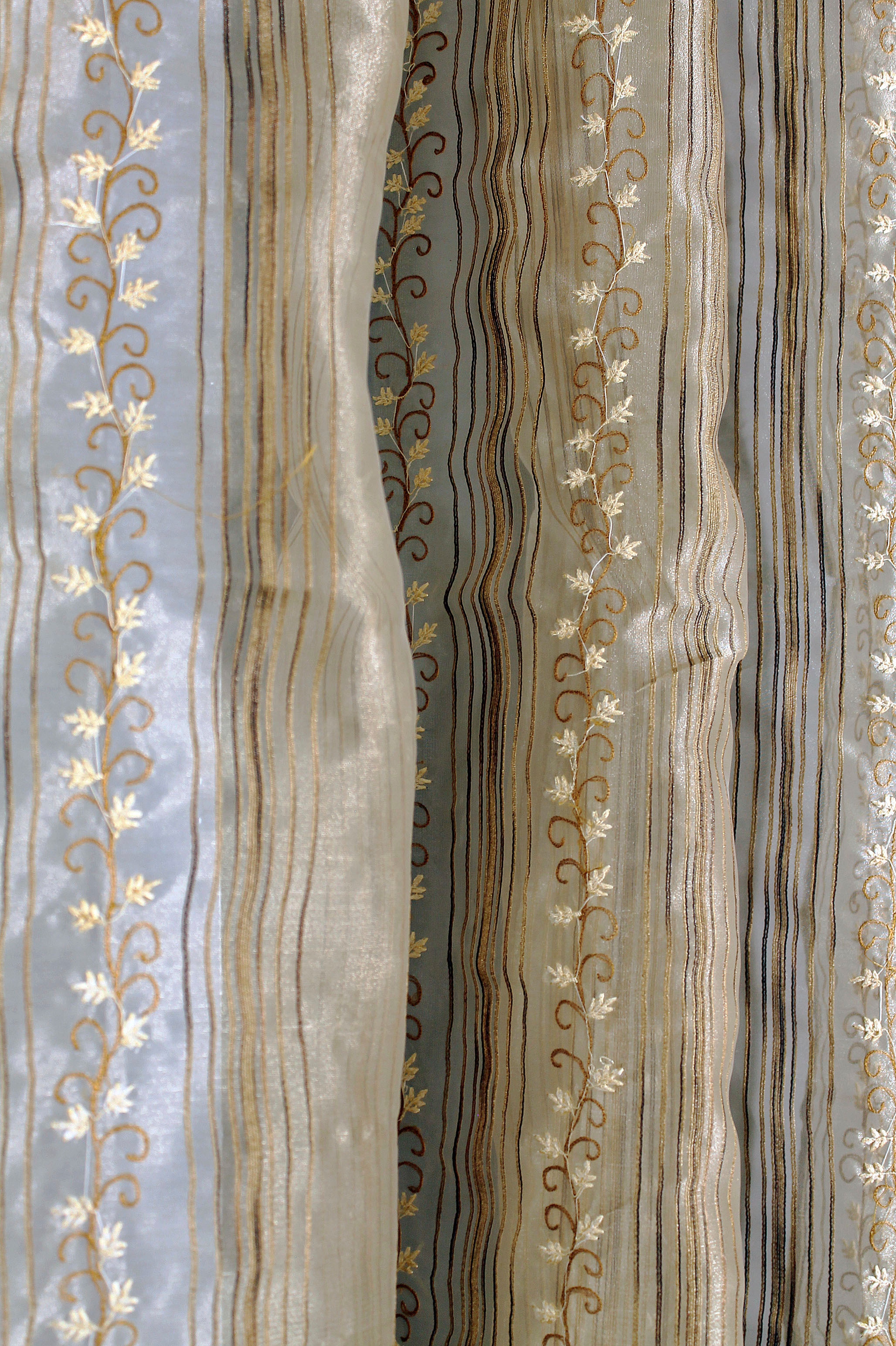 HOSSNER - ART OF HOME DECO Gardine »Spilauersee«, (1 St.), Schlaufenschal mit toller Stickerei