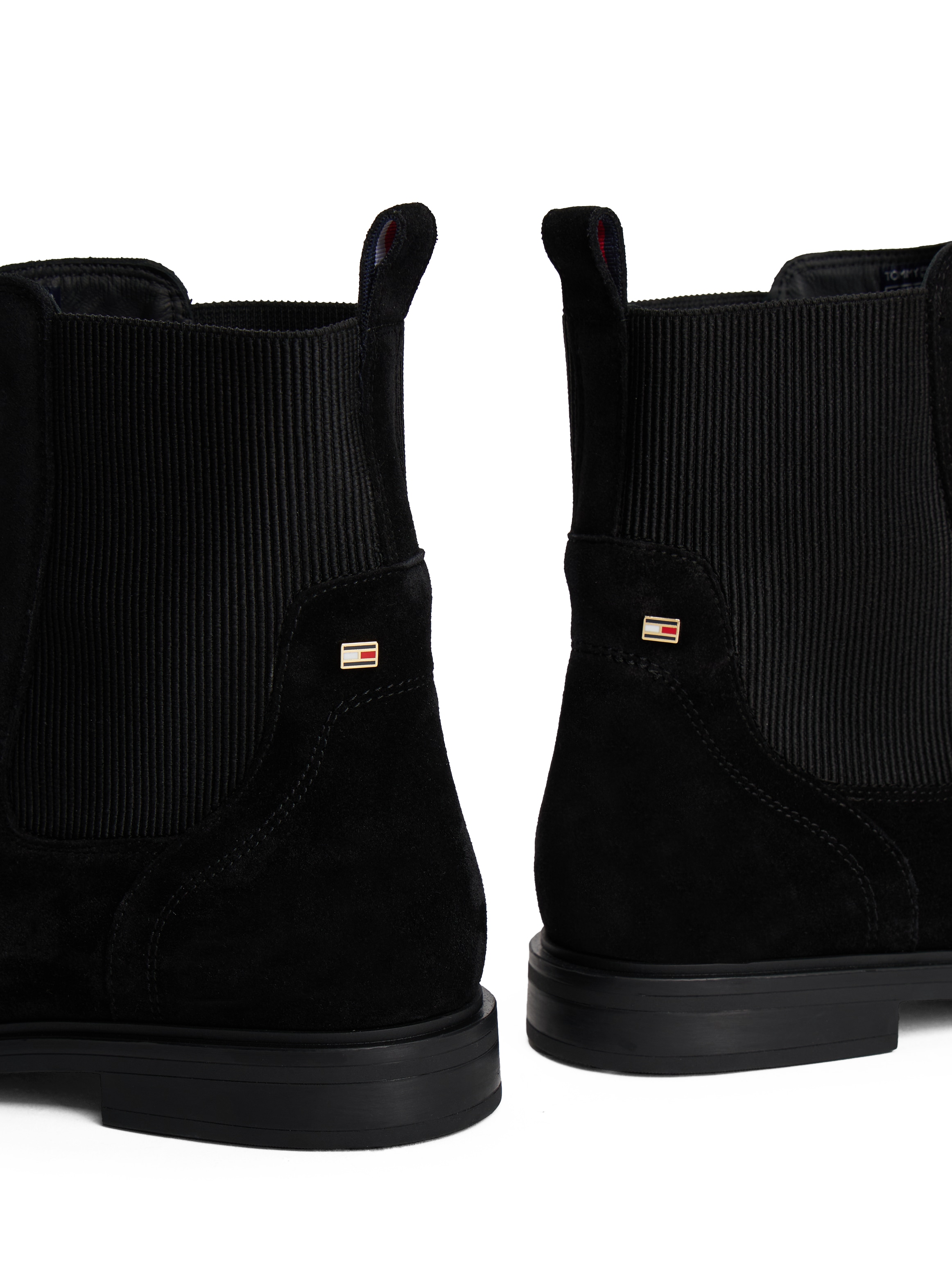Tommy Hilfiger Chelseaboots »FLAG SUEDE CHELSEA BOOT«, Stiefelette, Businessschuh mit Hardcover-Flagge an der Ferse