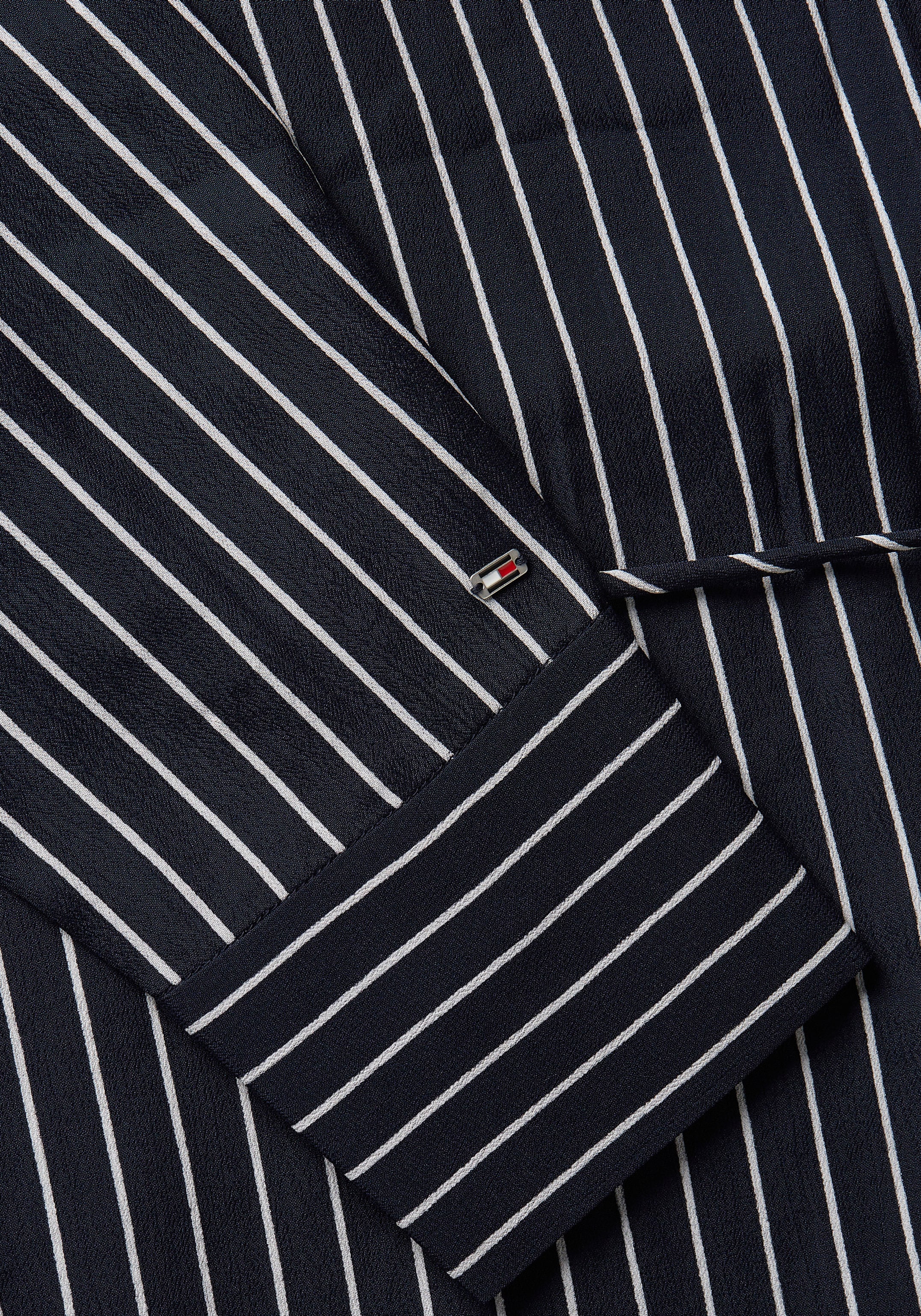 Tommy Hilfiger Blusenkleid »FLUID VISCOSE CREPE KNEE DRESS«, mit Logopatch  online kaufen