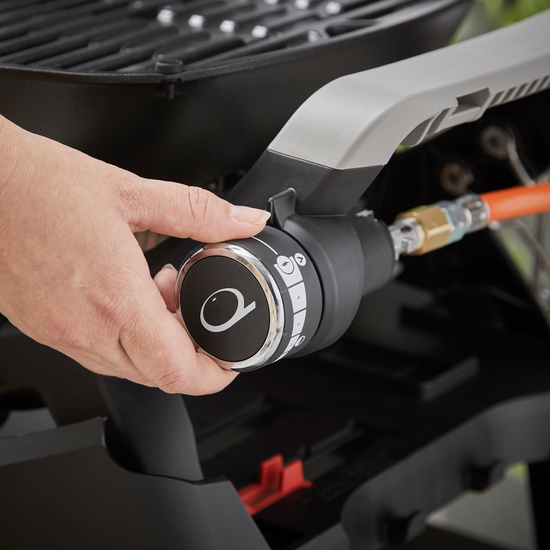 Weber Gasgrill »Q1200N« Mit Deckelthermometer, abnehmbaren Seitentischen und Untergestell