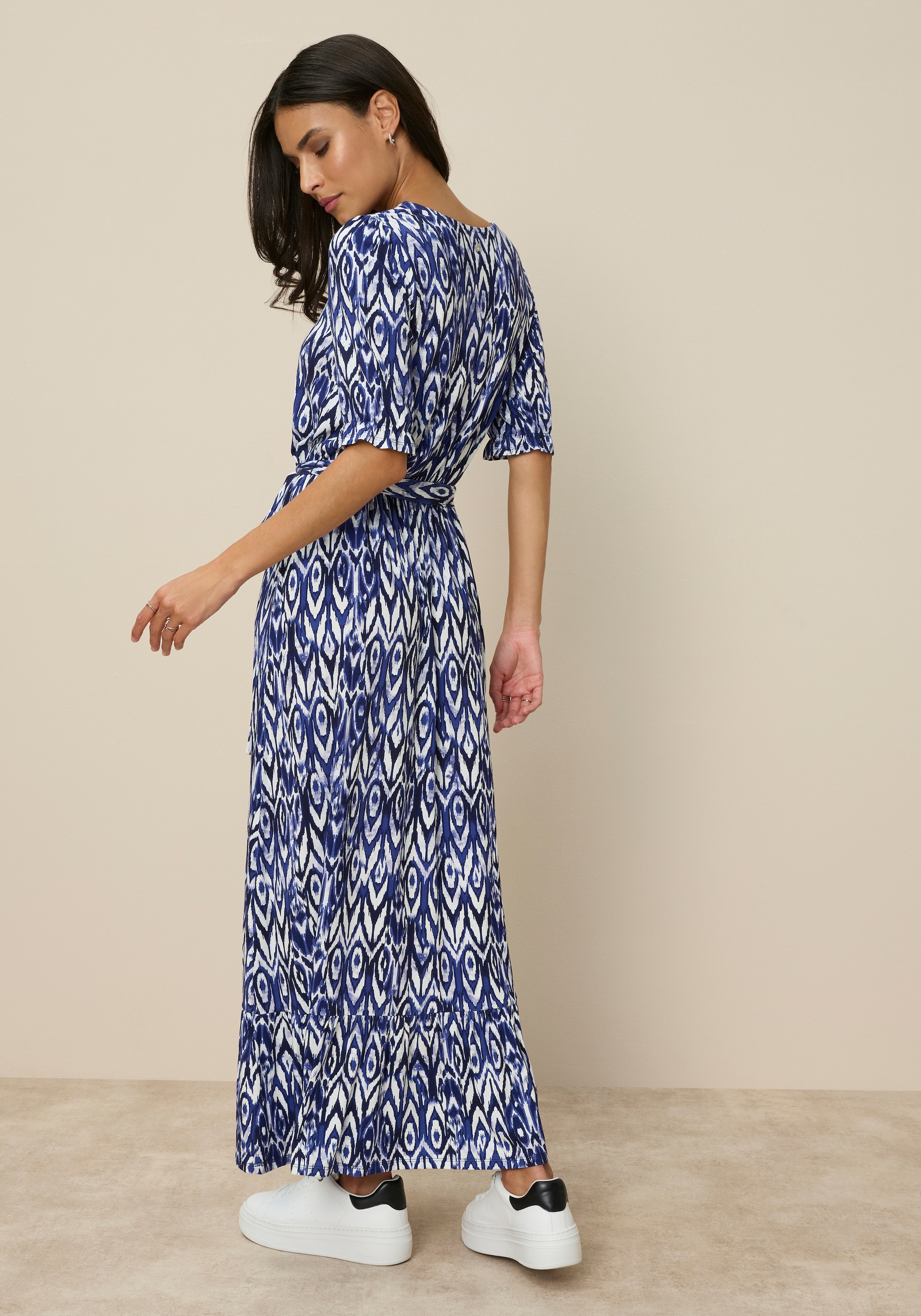 Tamaris Jerseykleid mit verspielten Ärmeln, figurumspielende Passform