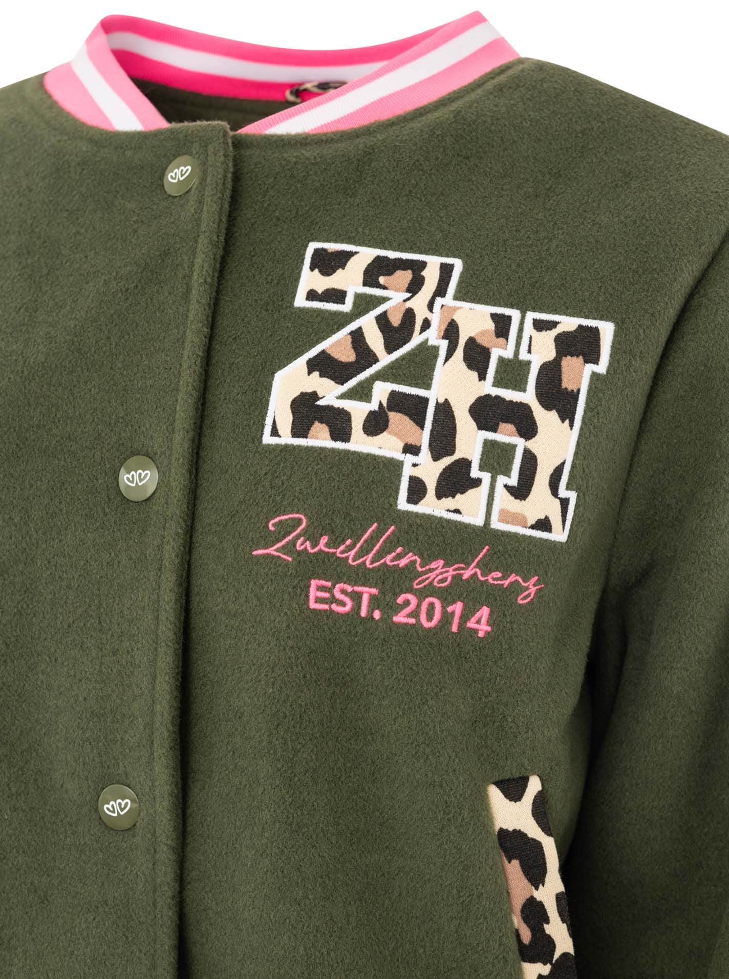 Zwillingsherz Bomberjacke »„College Leo“« gestreifte Bündchen, Leodetails und Futter, Druckknopfleiste