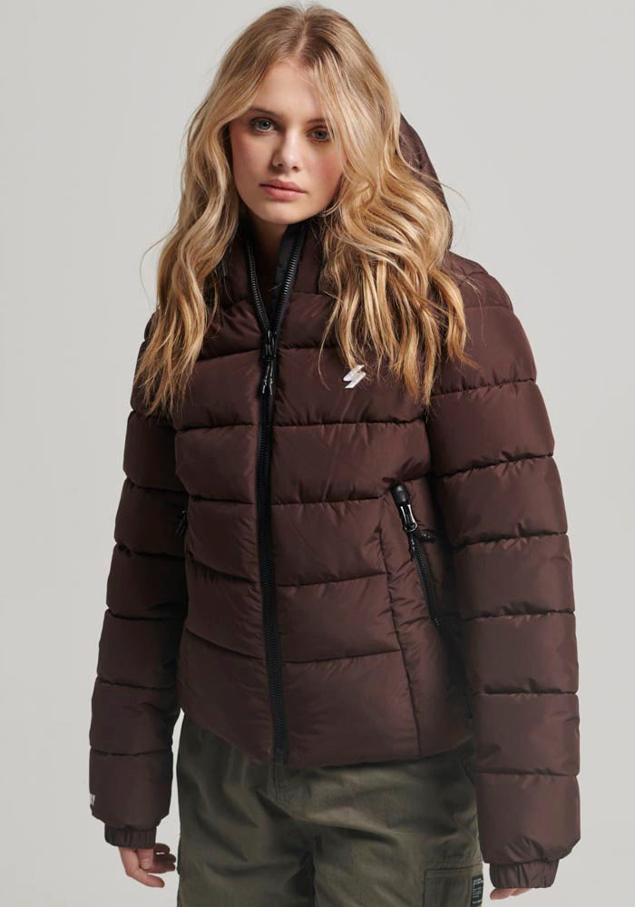 SUPERDRY Steppjacke »HOODED SPIRIT SPORTS PUFFER« mit Kapuze aus wasserabweisendem Material Dark Oak Brown XS XS Moderne Pufferjacke von Superdry