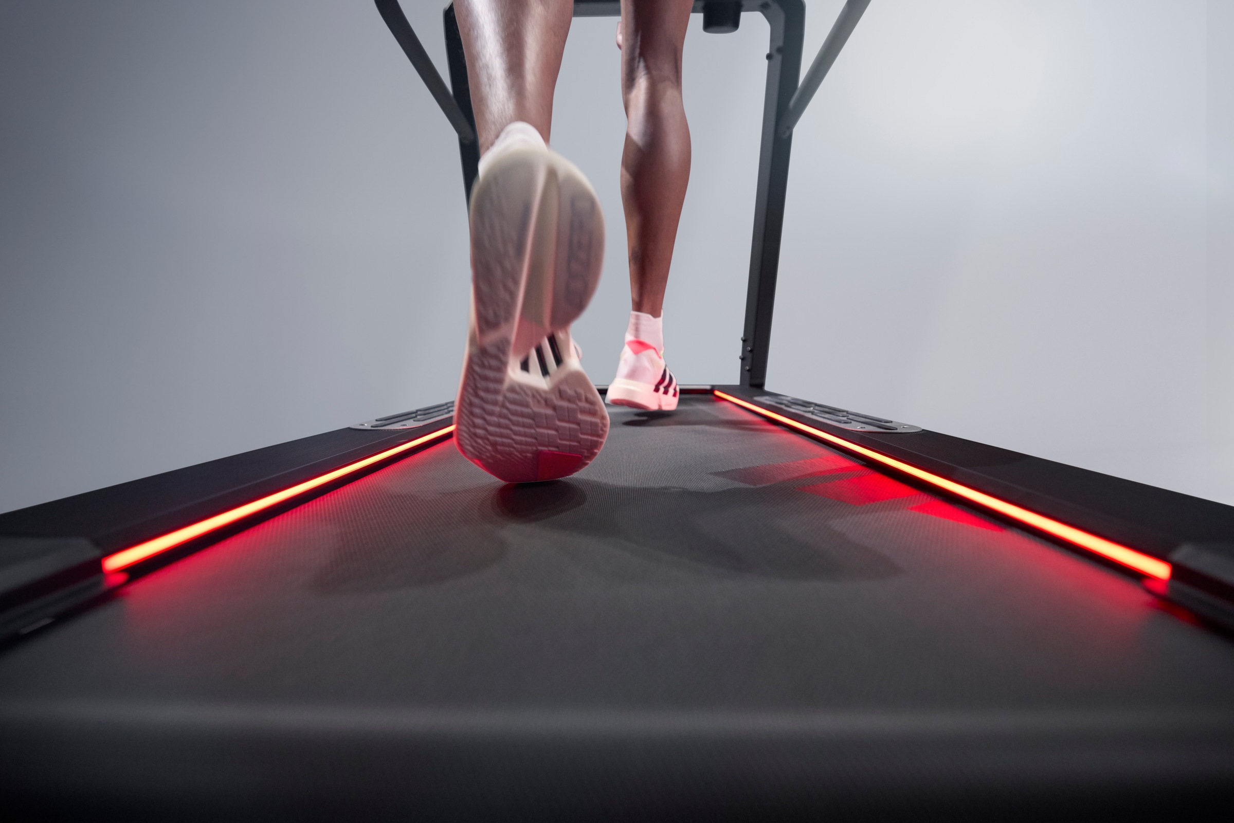 adidas Performance Laufband »adidas T-800 High Incline Laufband« Climb Mode, Apps, LED Beleuchtung, Stufenlose Steigung bis 40 %