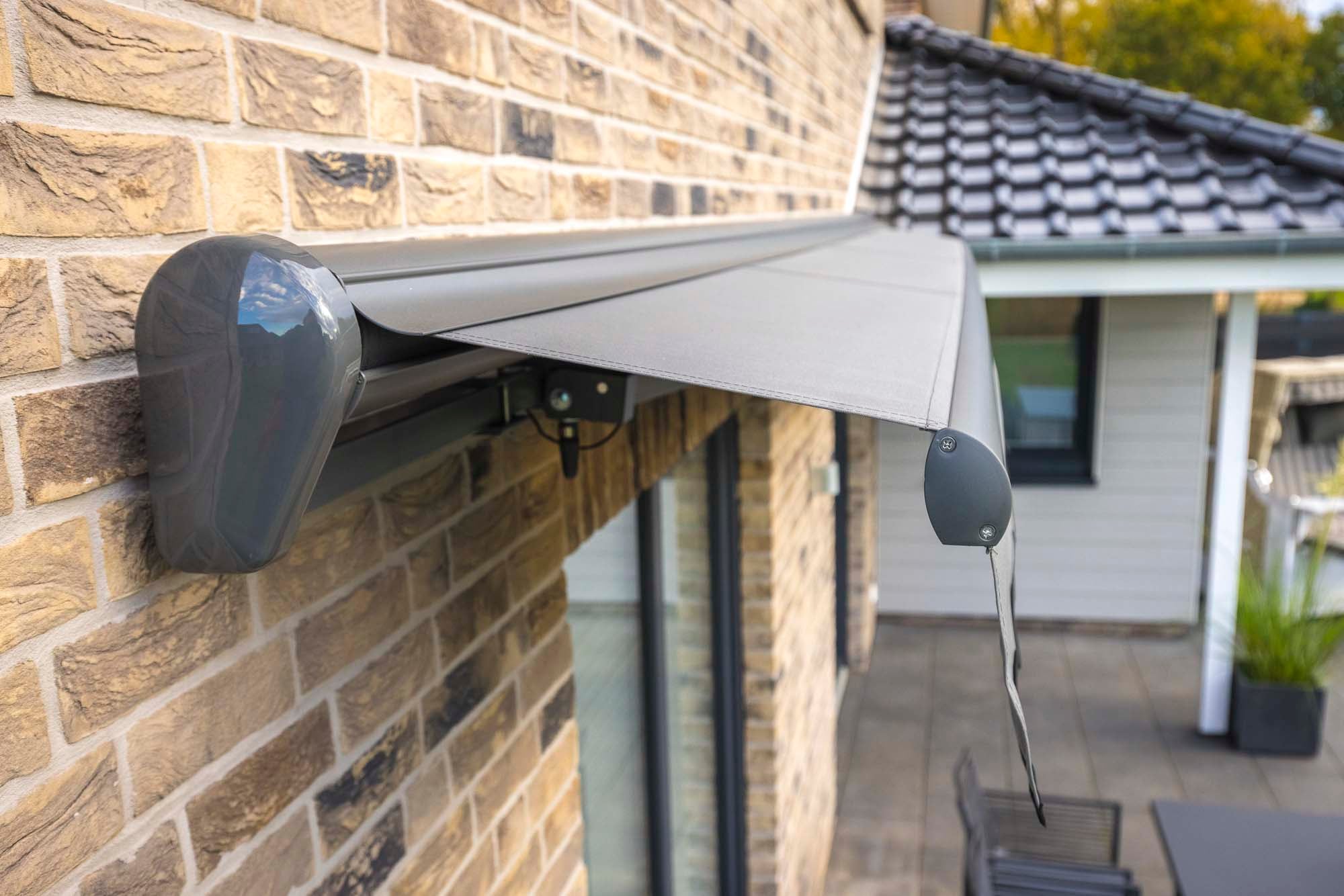 KONIFERA Halbkassettenmarkise »SUN LED« mit Funkmotor und LED-Stripes, verschiedene Größen und Farben