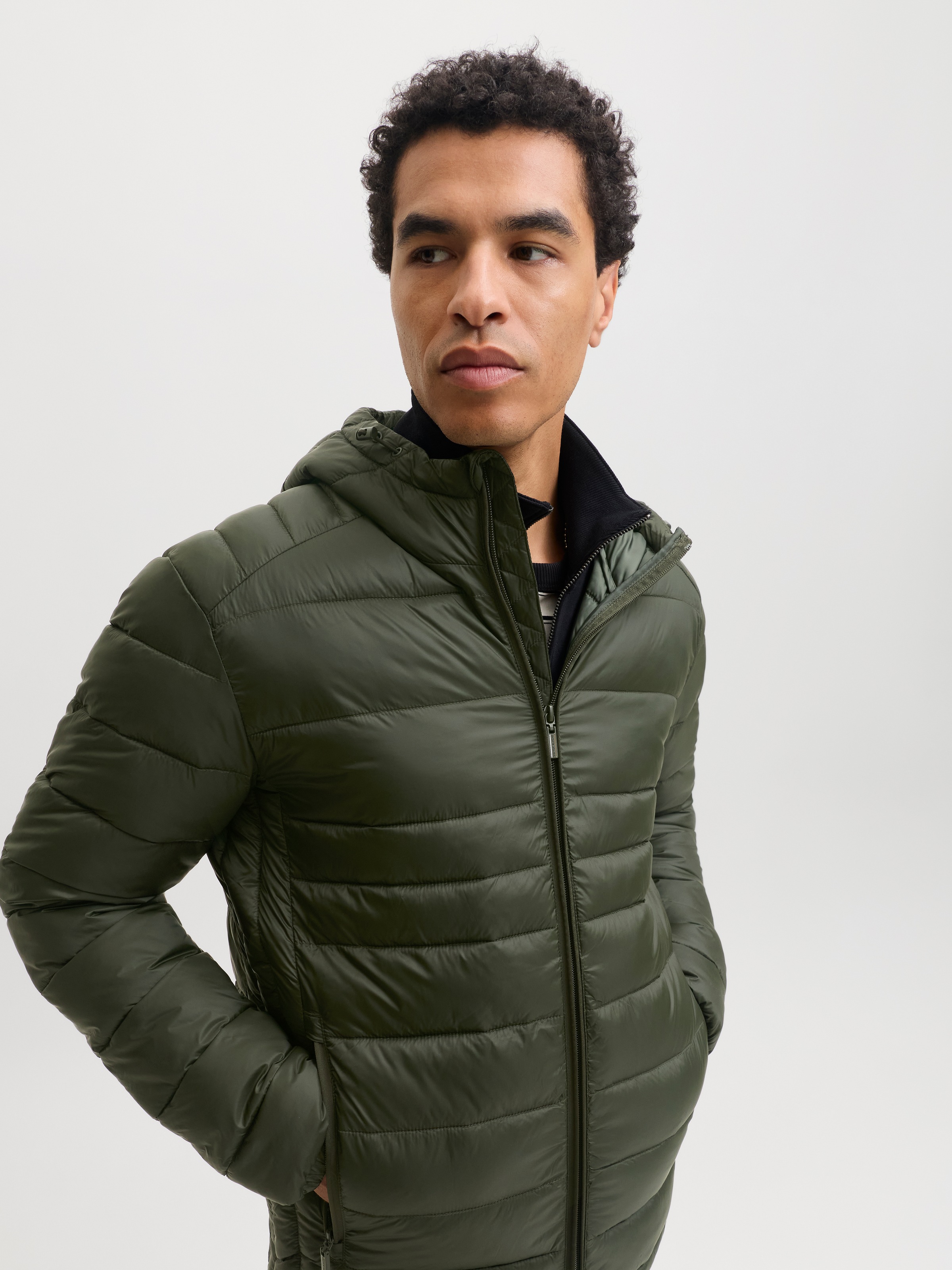 Jack & Jones Steppjacke »JJEKINGSLEY LIGHT PUFFER HOOD NOOS« mit Kapuze Kunstfaser, mit Kapuze