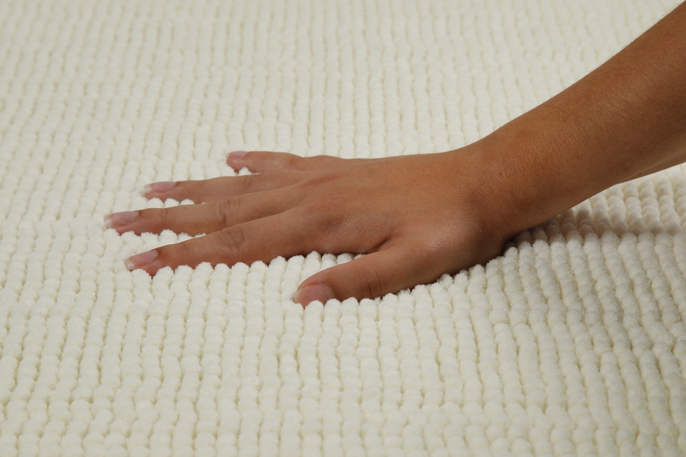 my home Badematte »Kaelan«, rutschhemmend beschichtet, fußbodenheizungsgeeignet, Badvorleger, Badteppich aus weicher Chenille, pastell Farben