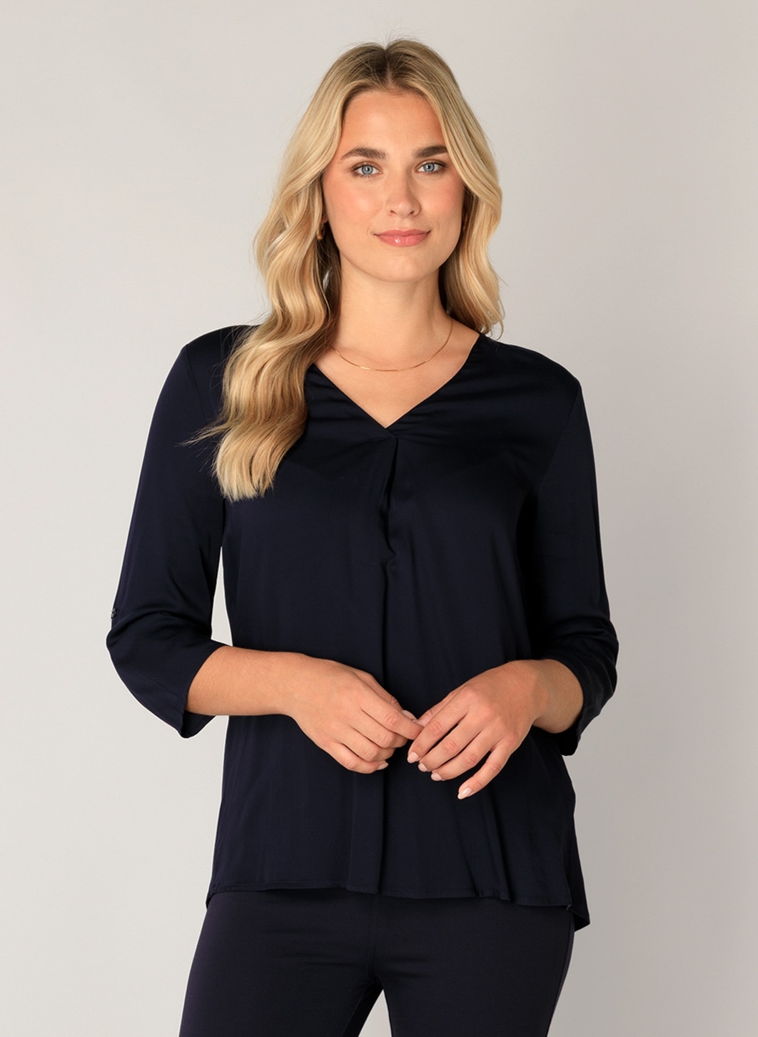 Base Level Shirtbluse mit V-Ausschnitt