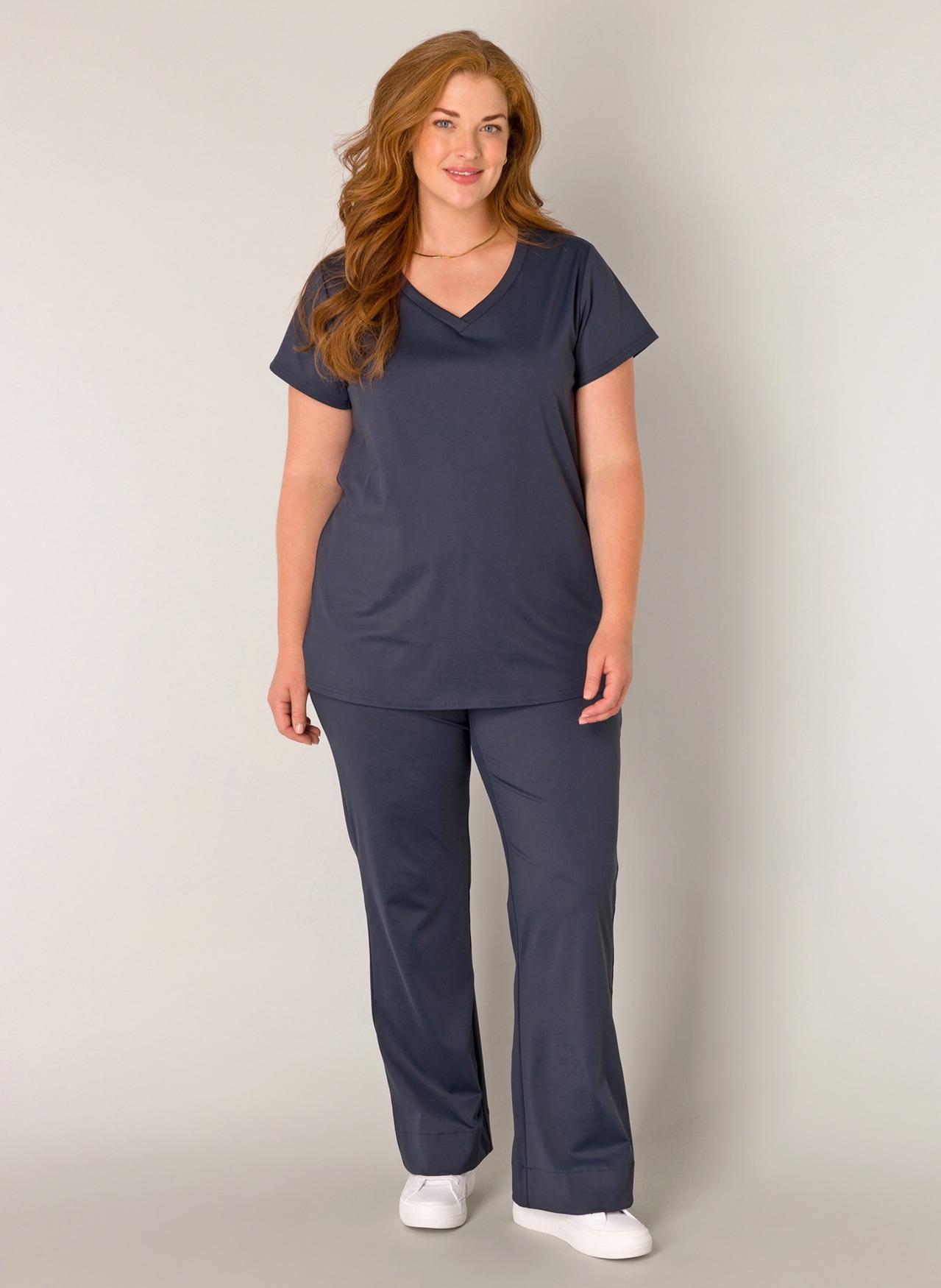 Base Level Curvy V-Shirt »Lilly« mit Stretch