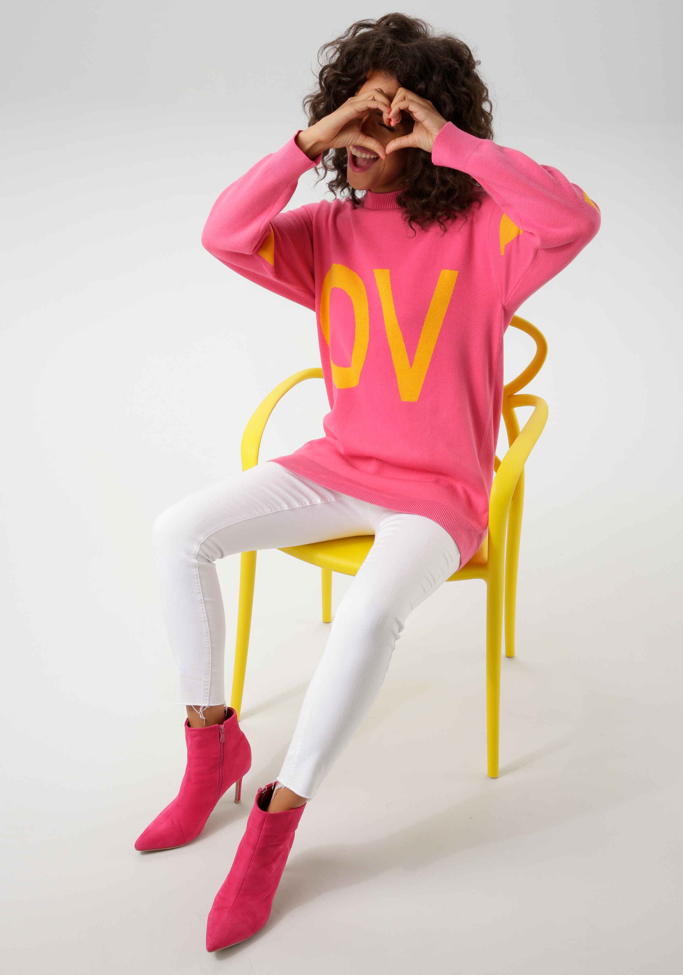Aniston CASUAL Strickpullover, mit eingestricktem LOVE-Schriftzug