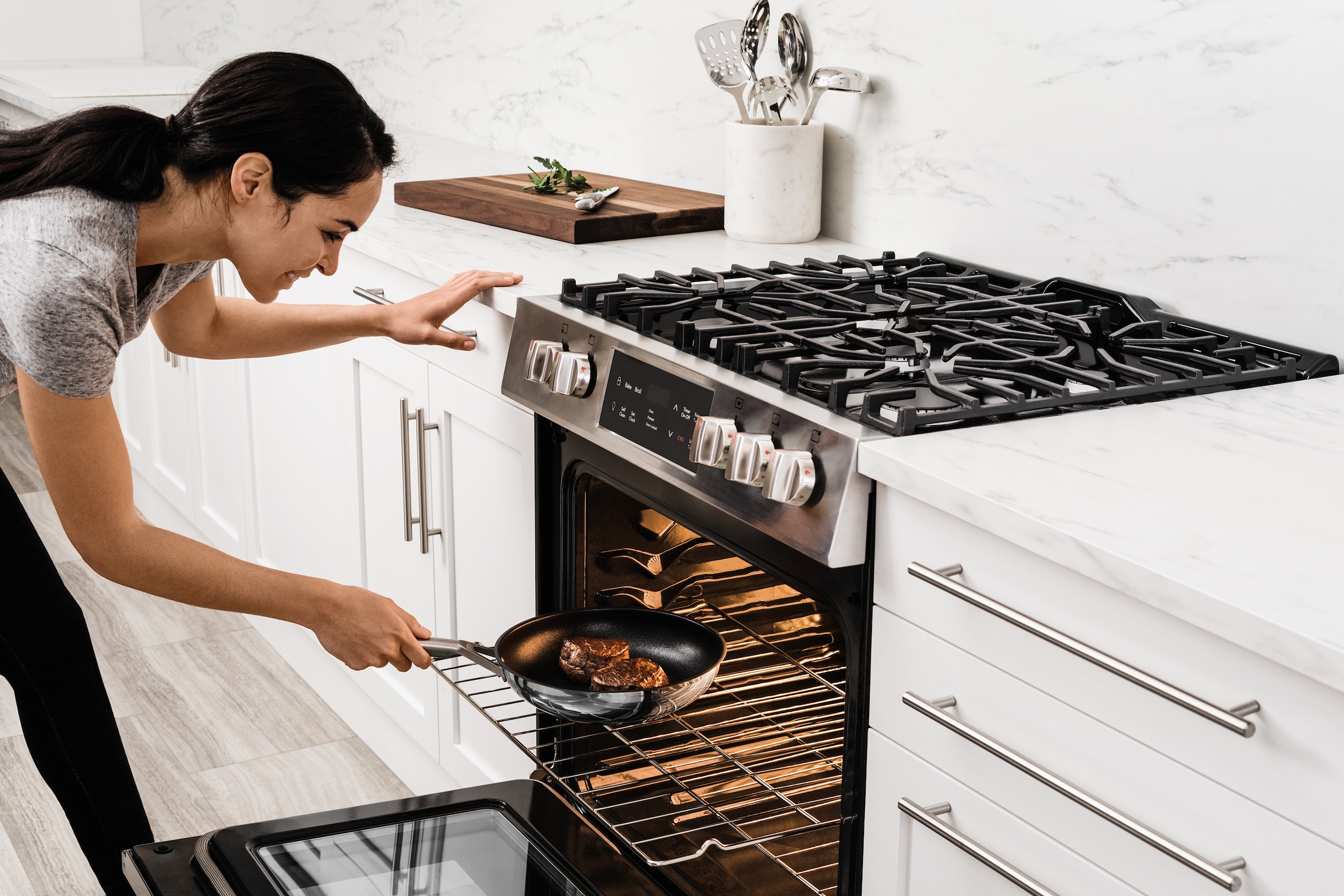 NINJA Bratpfanne »Ninja ZEROSTICK Edelstahl-Pfanne C600DE«, Edelstahl, (1 tlg.), Edelstahl mit Aluminiumbeschichtung für Braten bei hohen Temperaturen