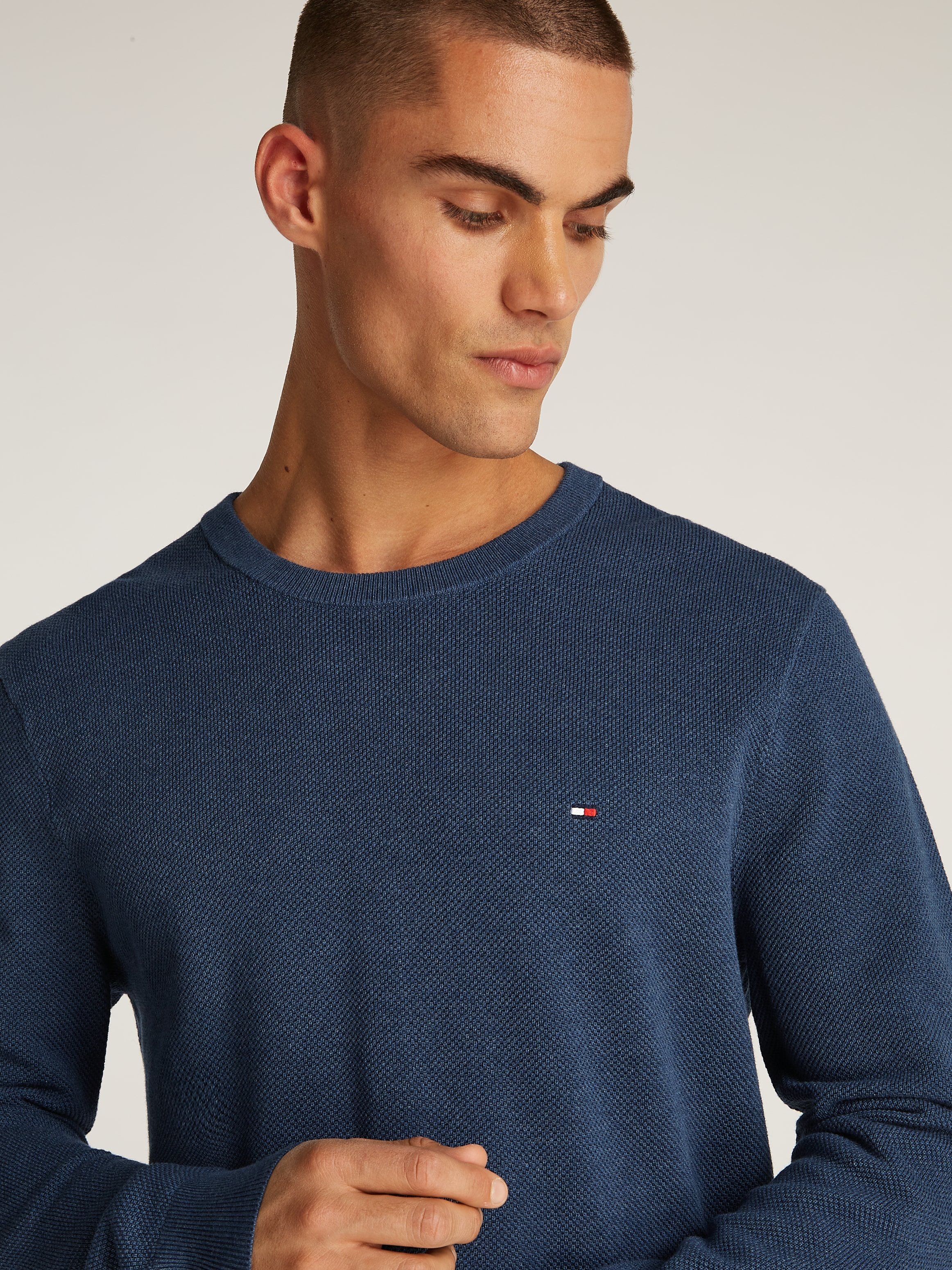 Tommy Hilfiger Rundhalspullover »ESSENTIAL STRUCTURE CREW NECK mit Struktur und Label«, unifarben, casual, regular fit, Baumwolle, Rundhals