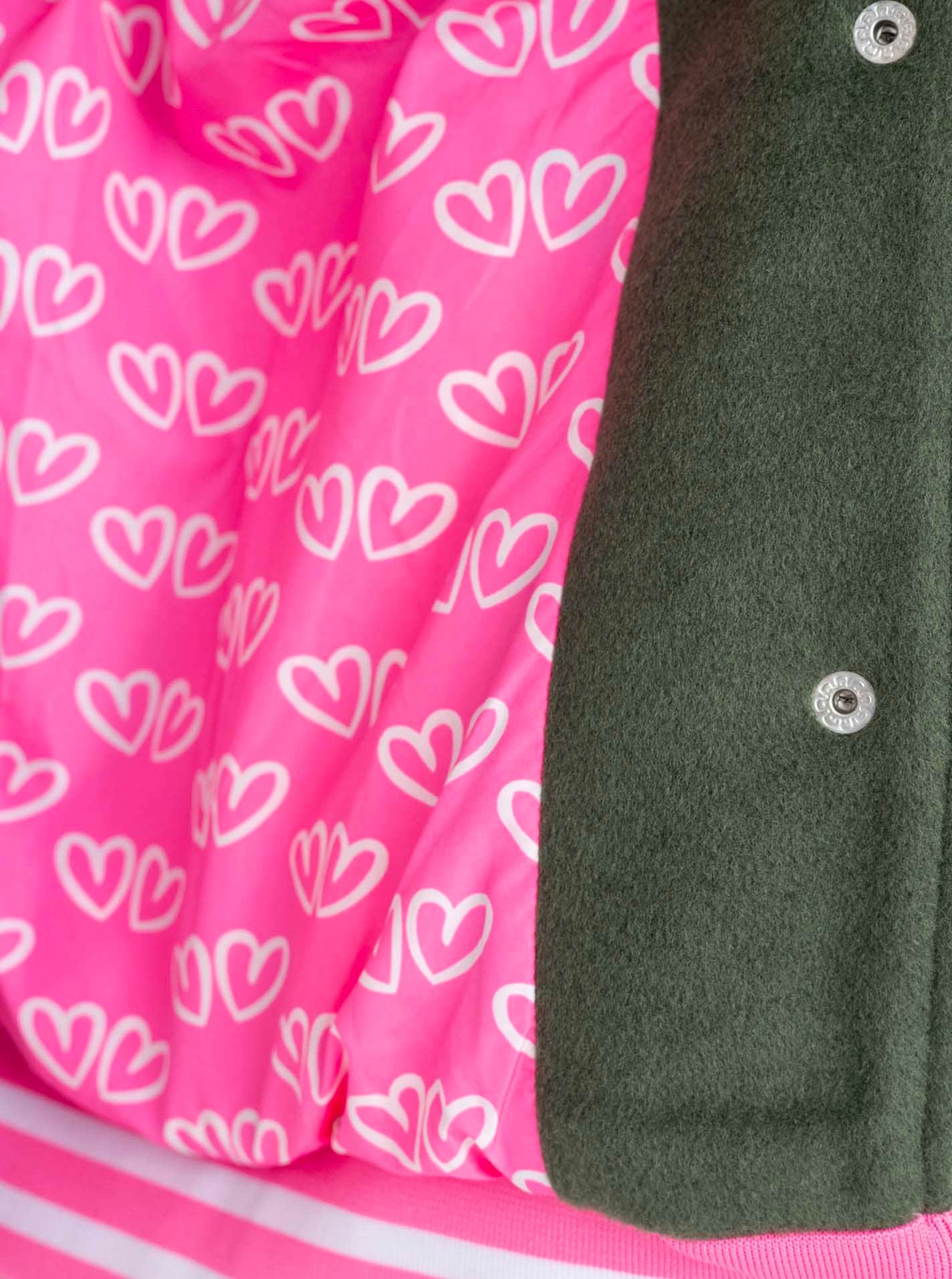 Zwillingsherz Bomberjacke »„College Uni“« abgesetzte Ärmel, gestreifte Bündchen, Eingriffstaschen, Aufnäher