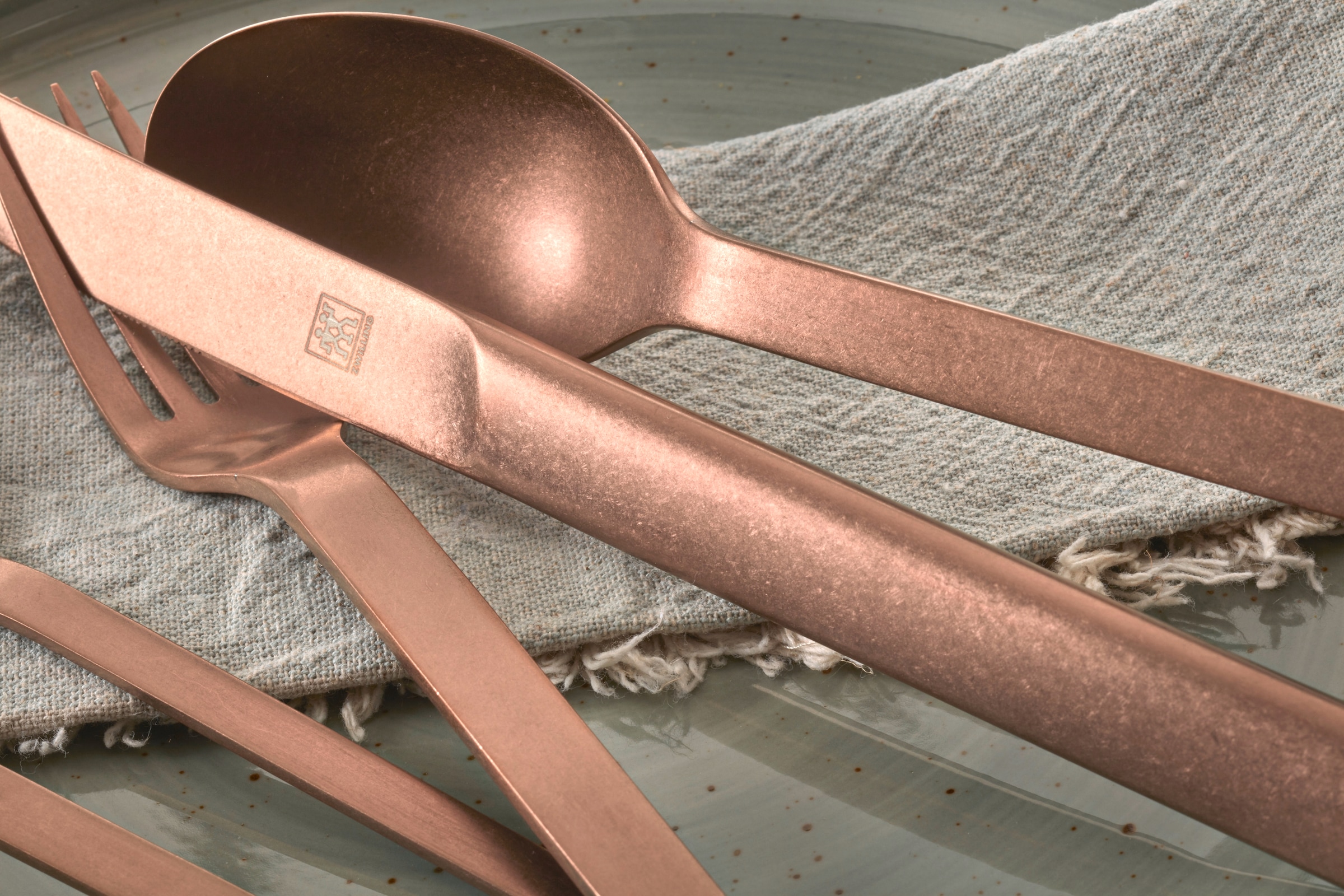 Zwilling Besteck-Set »Minimale mattiert«, (Set, 68 tlg.), 18/10 Edelstahl, Rostfrei, für bis zu 12 Personen, Rosa