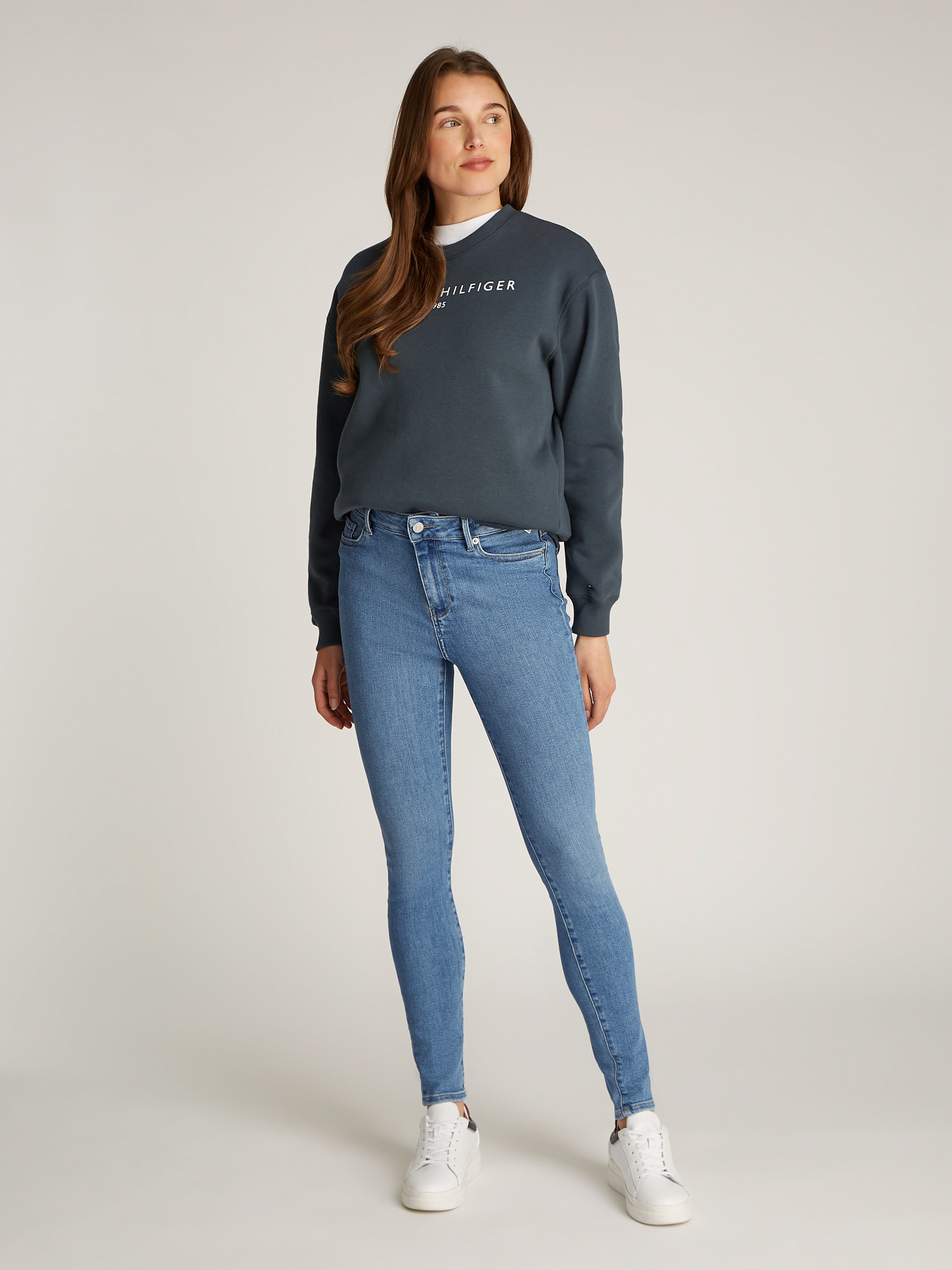 Tommy Hilfiger Skinny-fit-Jeans »Harlem Skinny High Waist«, mit Logo-Badge, in blauer Waschung, in Knöchellänge