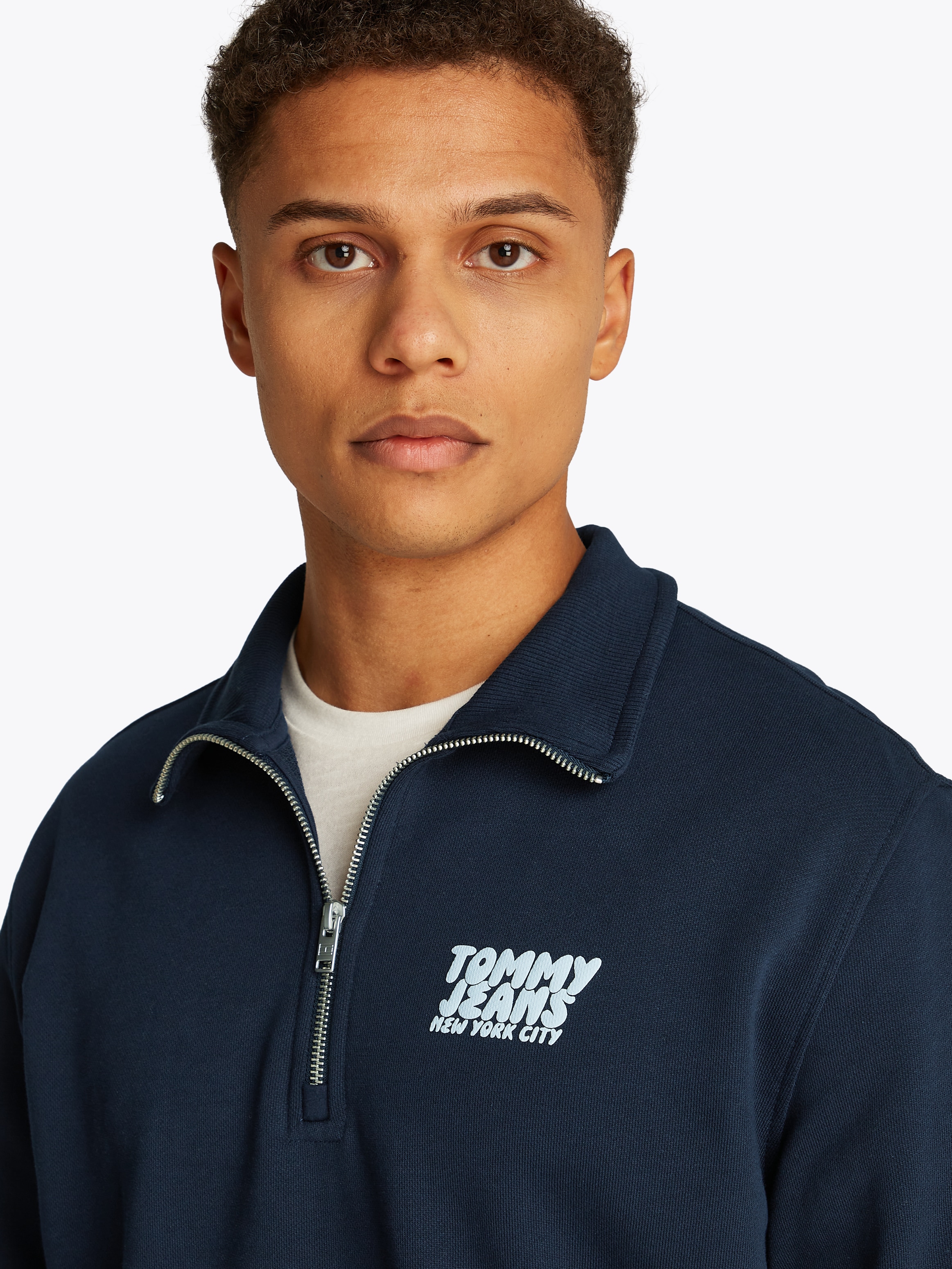 Tommy Jeans Sweatshirt »TJM REG BUBBLE QRTR ZIP FRNT/BCK«, mit großem Rückenprint
