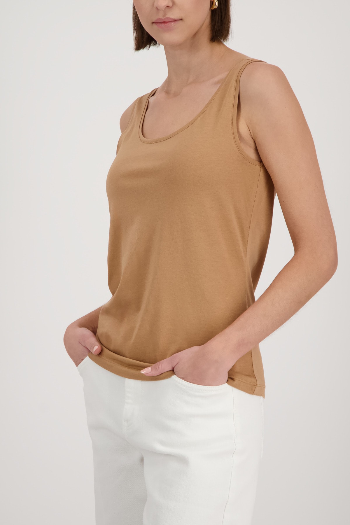Monari Tanktop »Top Basic« Körpernahe Passform mit tiefem Rundhalsausschnitt