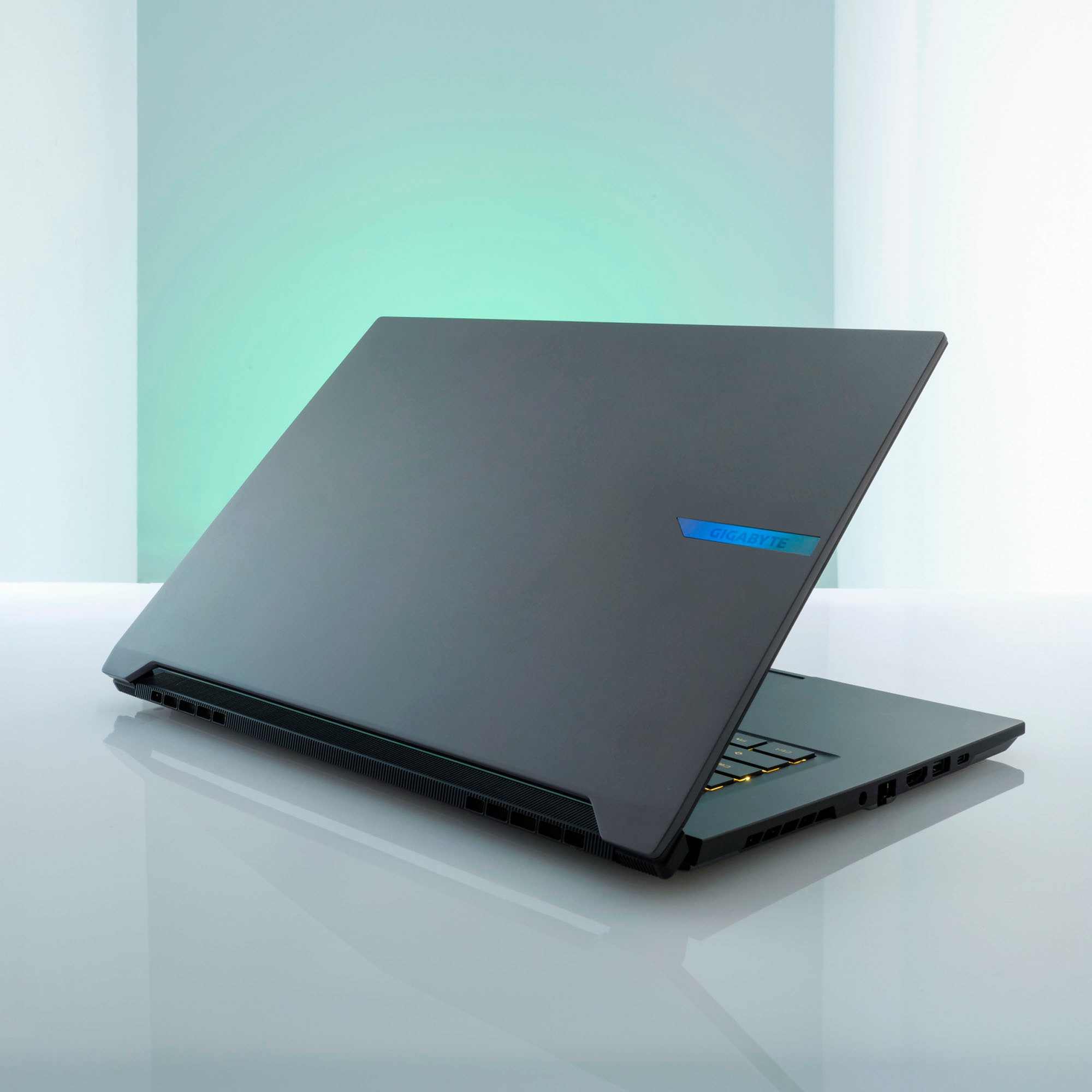 Gigabyte Gaming-Notebook »AERO X16 1VH93DEC64AH«, 40,6 cm, / 16 Zoll, AMD, Ryzen™ AI 7, GeForce RTX 5060, 1000 GB SSD
