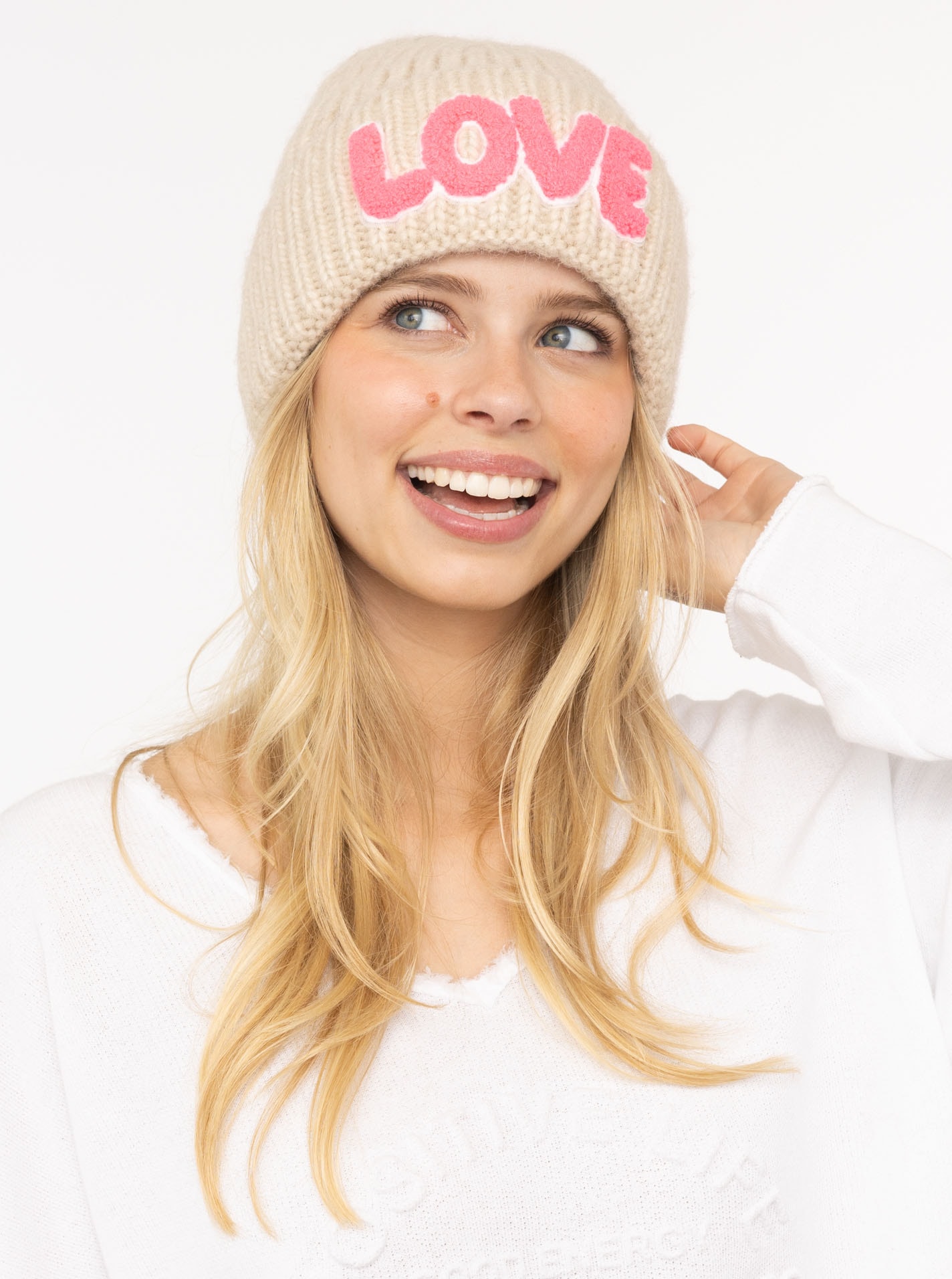 ZWILLINGSHERZ Beanie »"Love Label"« mit LOVE-Schriftzug und Wollanteil Beige