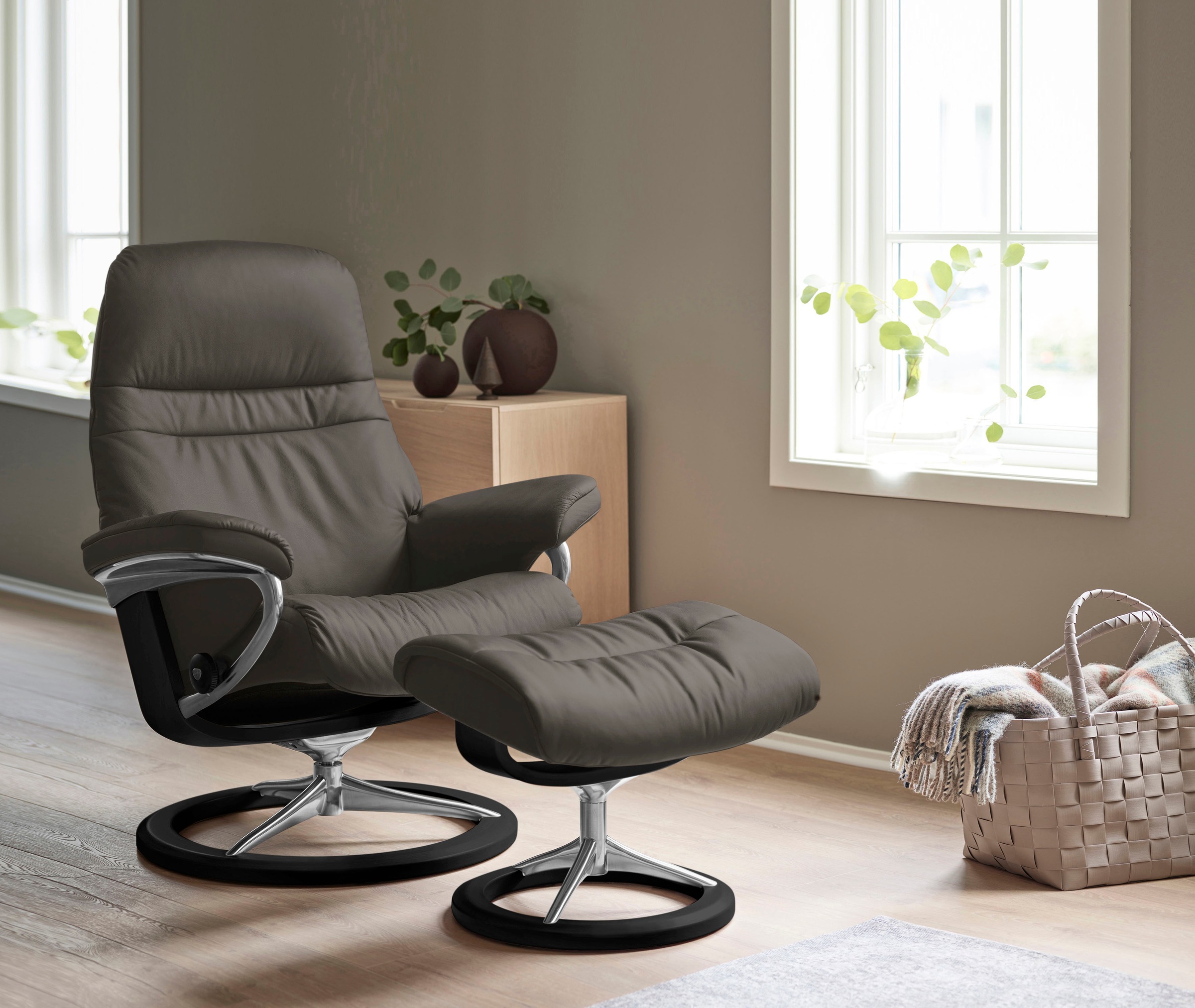 Stressless® Relaxsessel »Sunrise«, (Set, Relaxsessel mit Hocker), mit Signature Base, Größe M, Gestell Schwarz