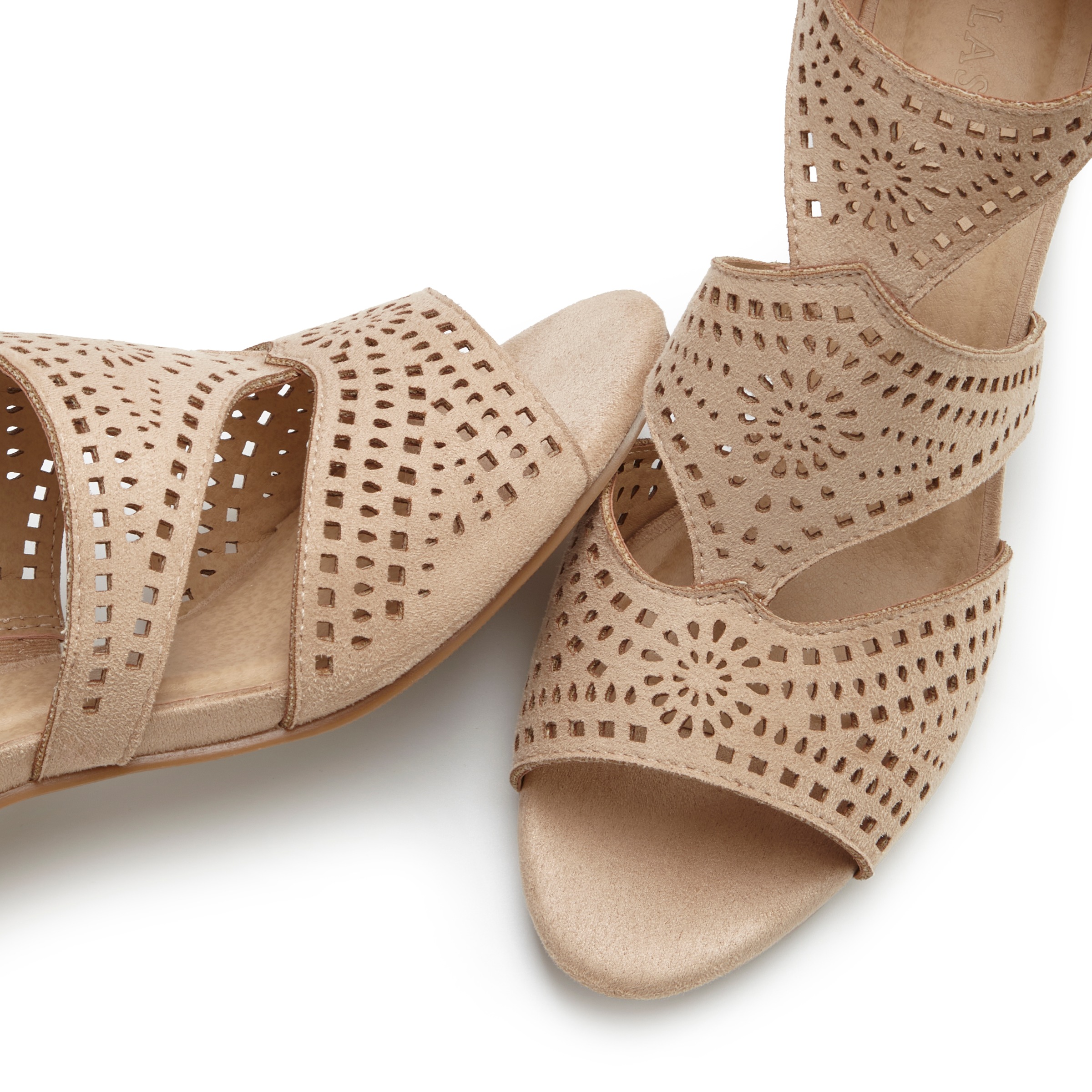 LASCANA Riemchensandalette »Sommerschuh«  Sandalette, Sommerschuh mit Cut-Outs und bequemen Blockabsatz VEGAN