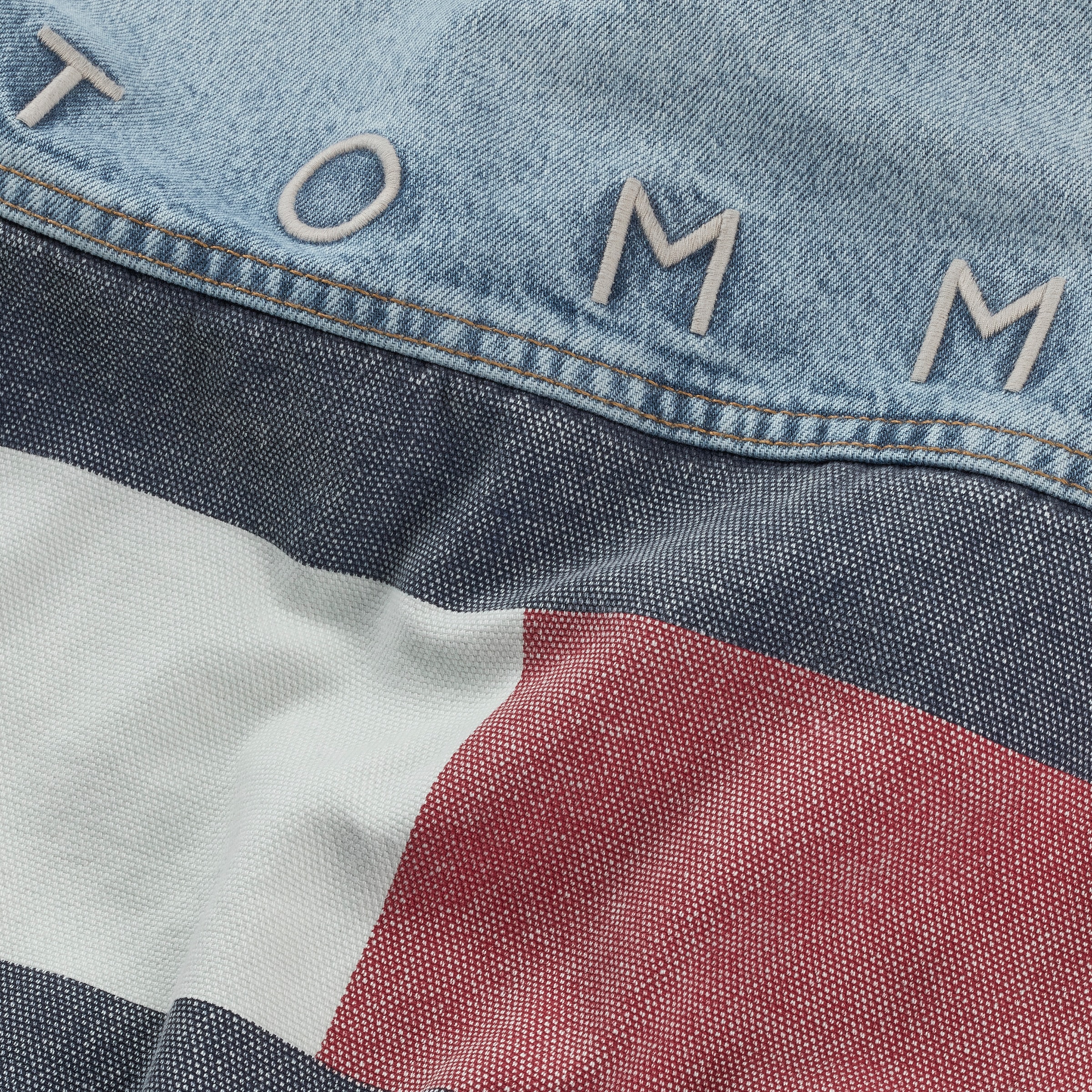 Tommy Jeans Jeansjacke »RYAN RGLR TRCKR RWB EXT CI6033«, ohne Kapuze, Mit Rundhalsausschnitt