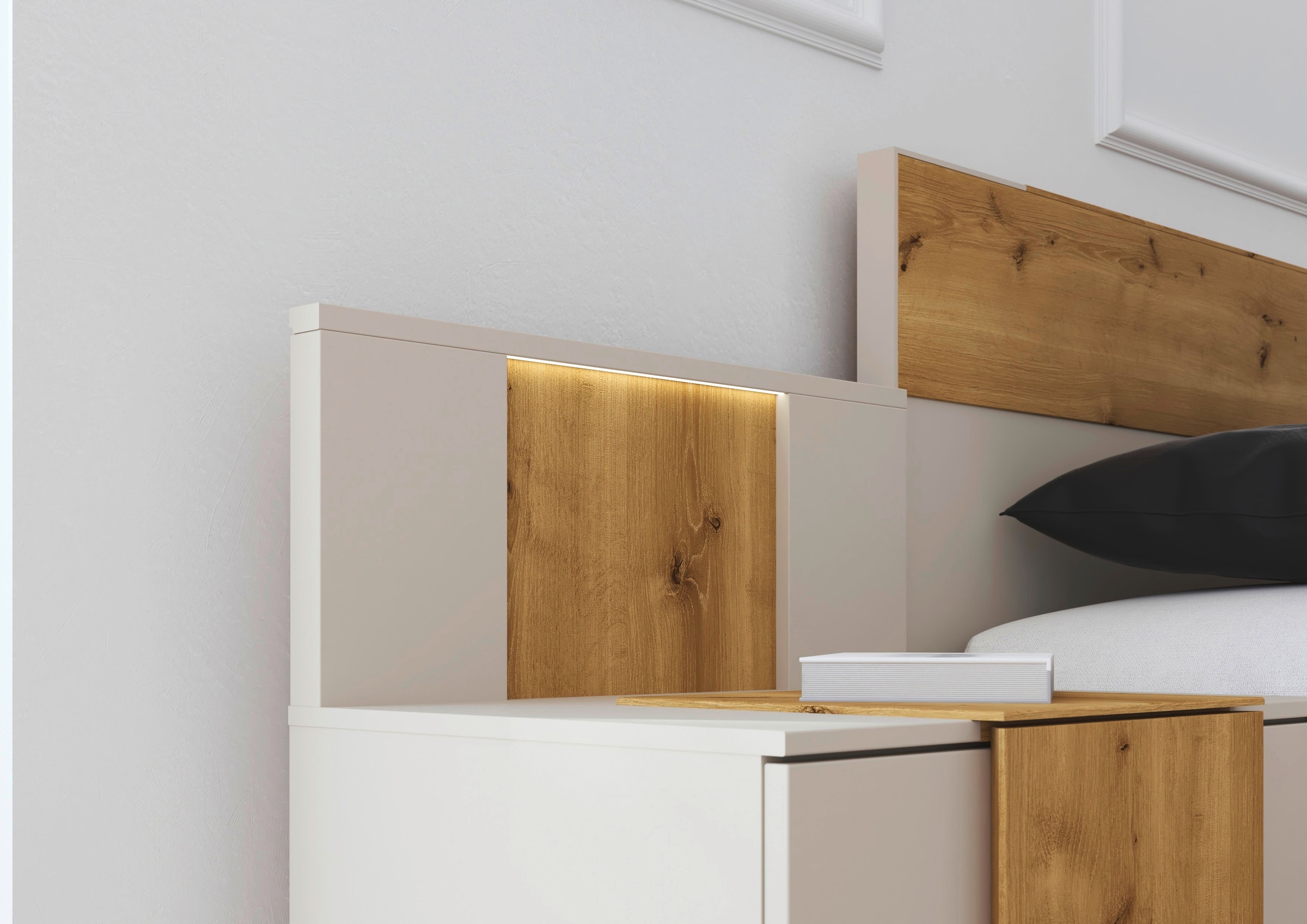 rauch Bettanlage »Bett Doppelbett Komfortbett Schlafzimmer Nachttische KONA« Set, Bett 180x200 oder 200x200, 2x Hängenachttisch, 2x Paneele mit Bel., 5 tlg. tlg. Absetzung Asteiche massiv, mit Soft-Close-Funktion MADE IN GERMANY