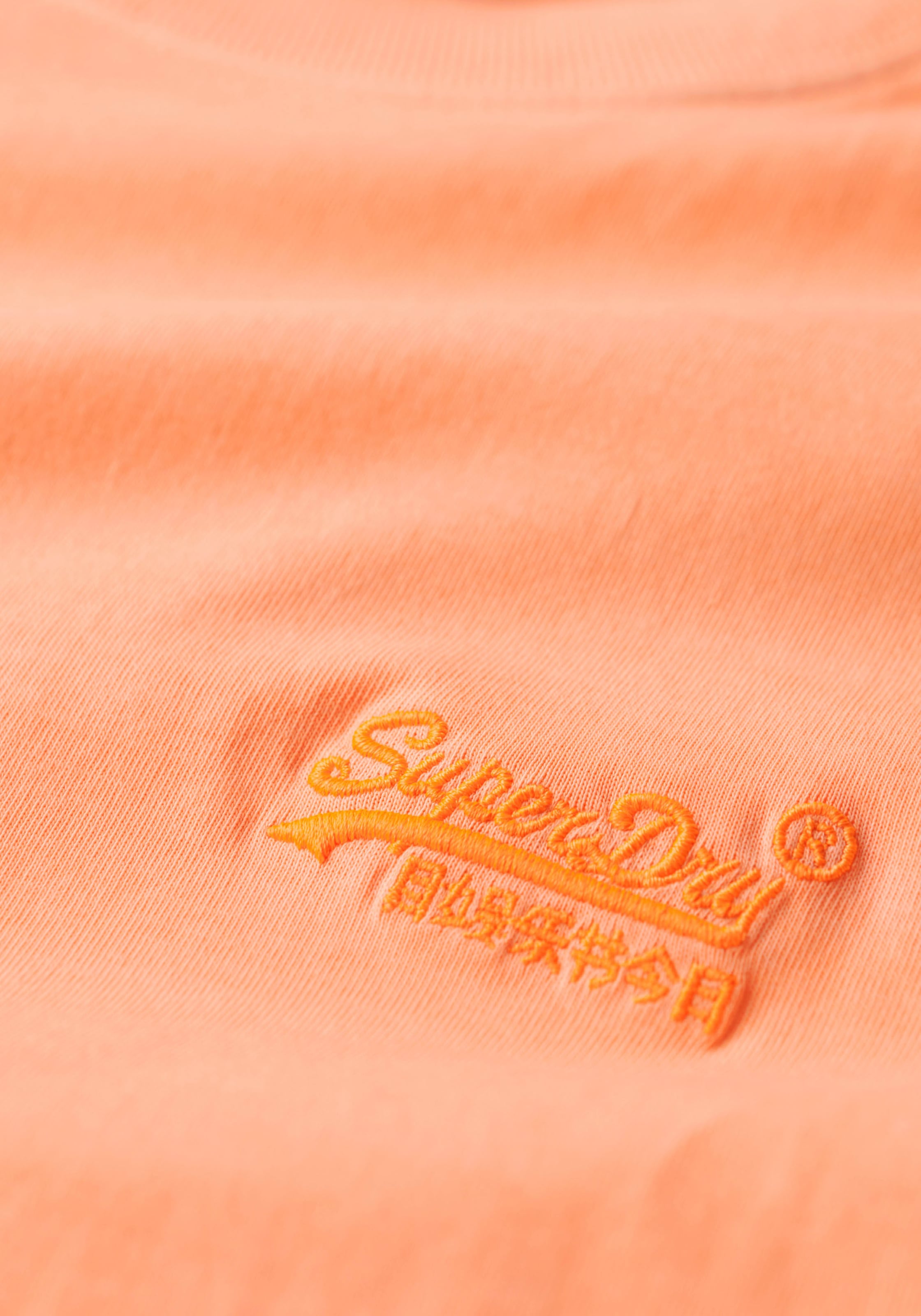 Superdry Rundhalsshirt »ESSENTIAL LOGO EMB NEON TEE« aus Baumwolle und Single Jersey, normale Passform, ohne Kragen