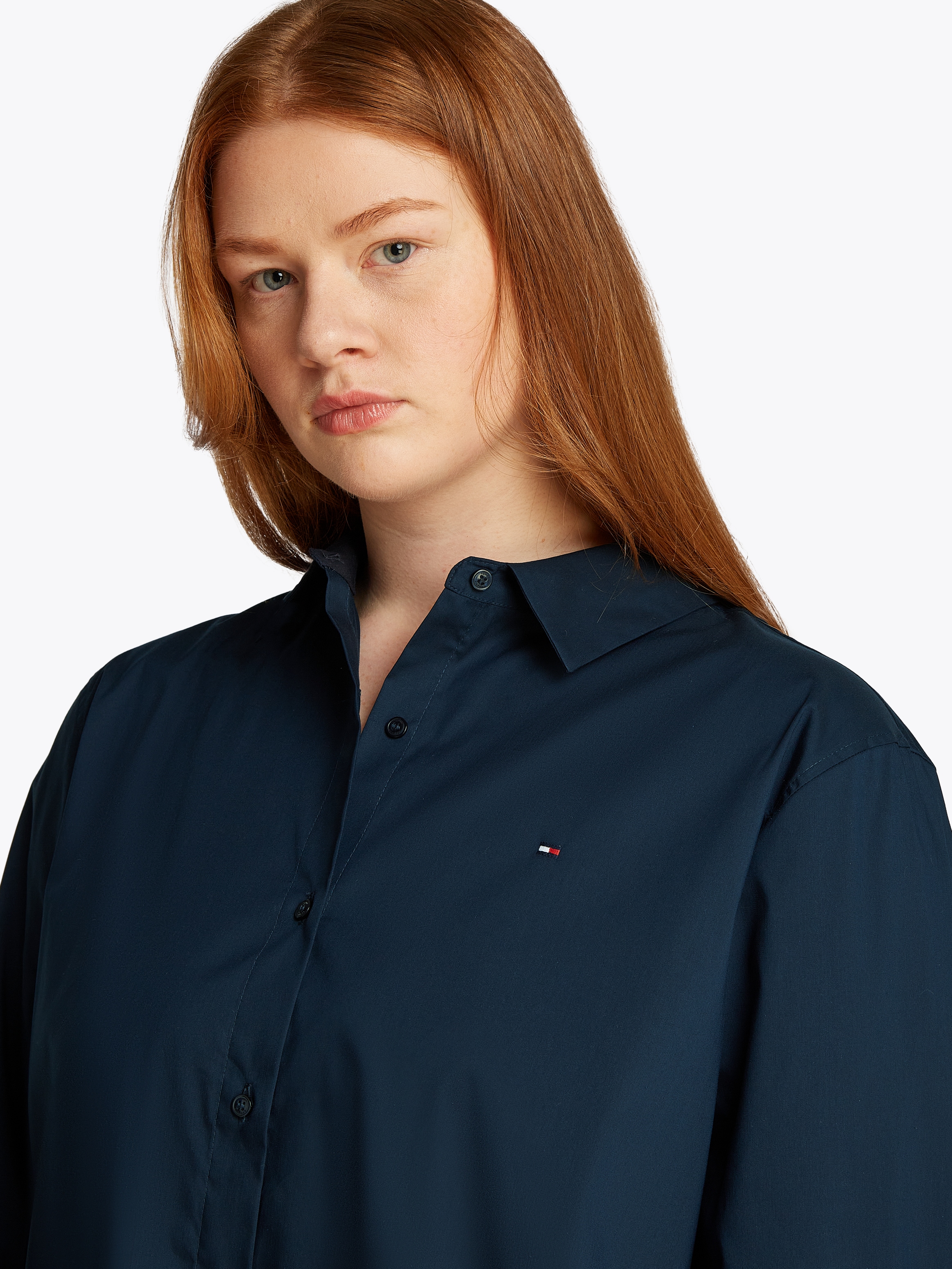 Tommy Hilfiger Curve Hemdbluse »CRV ESS POPLIN REGULAR SHIRT«, in Großen Größen, Popeline Qualität, Logostickerei
