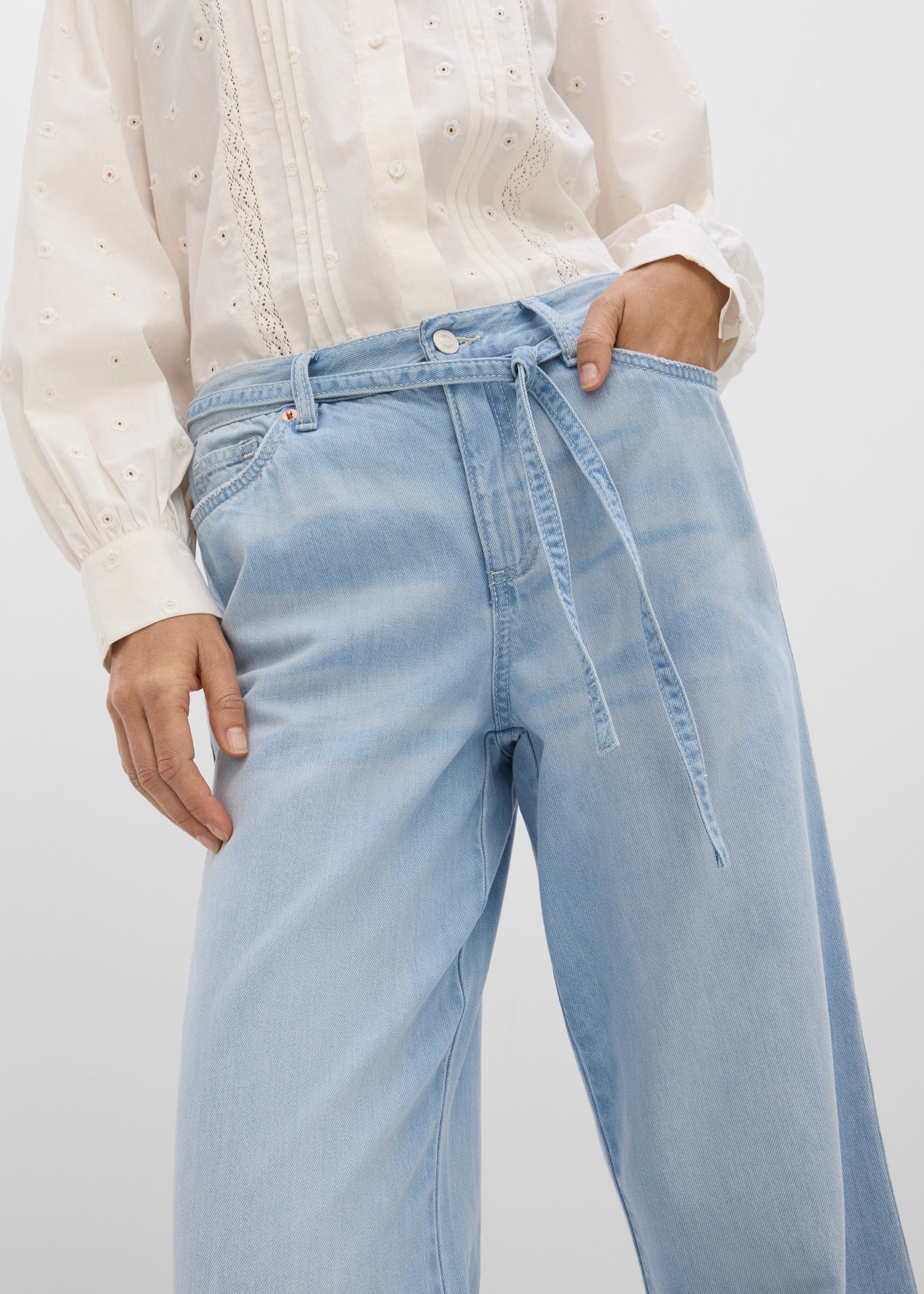 bonprix Weite Jeans lockerer Loose Fit, low Stretch Denim, 5-Pocket-Design