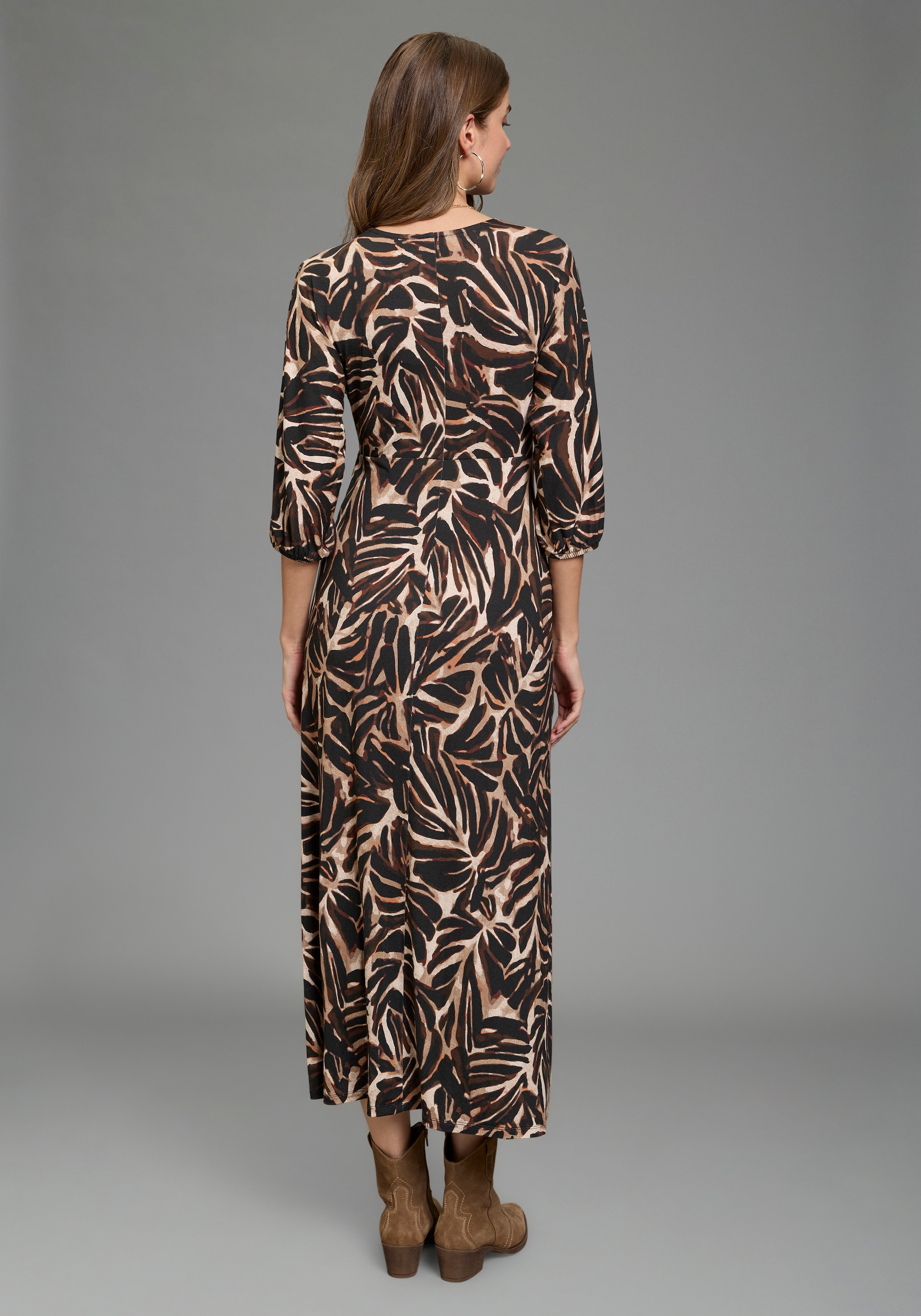 Laura Scott Maxikleid mit Zierknopfleiste und Alloverprint in angesagten Naturtönen