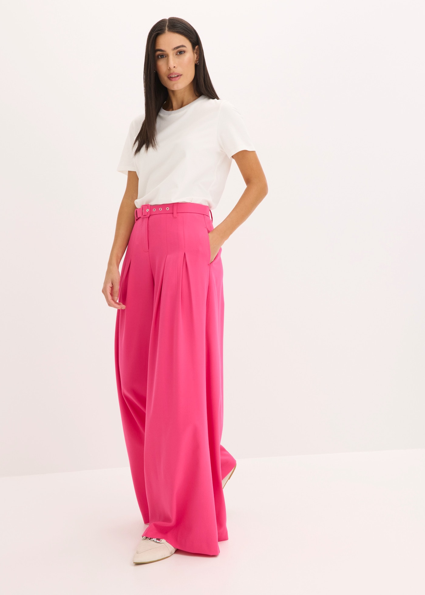 bonprix Bundfaltenhose  lockerer Schnitt, mit Elasthan-Anteil, inklusive Gürtel