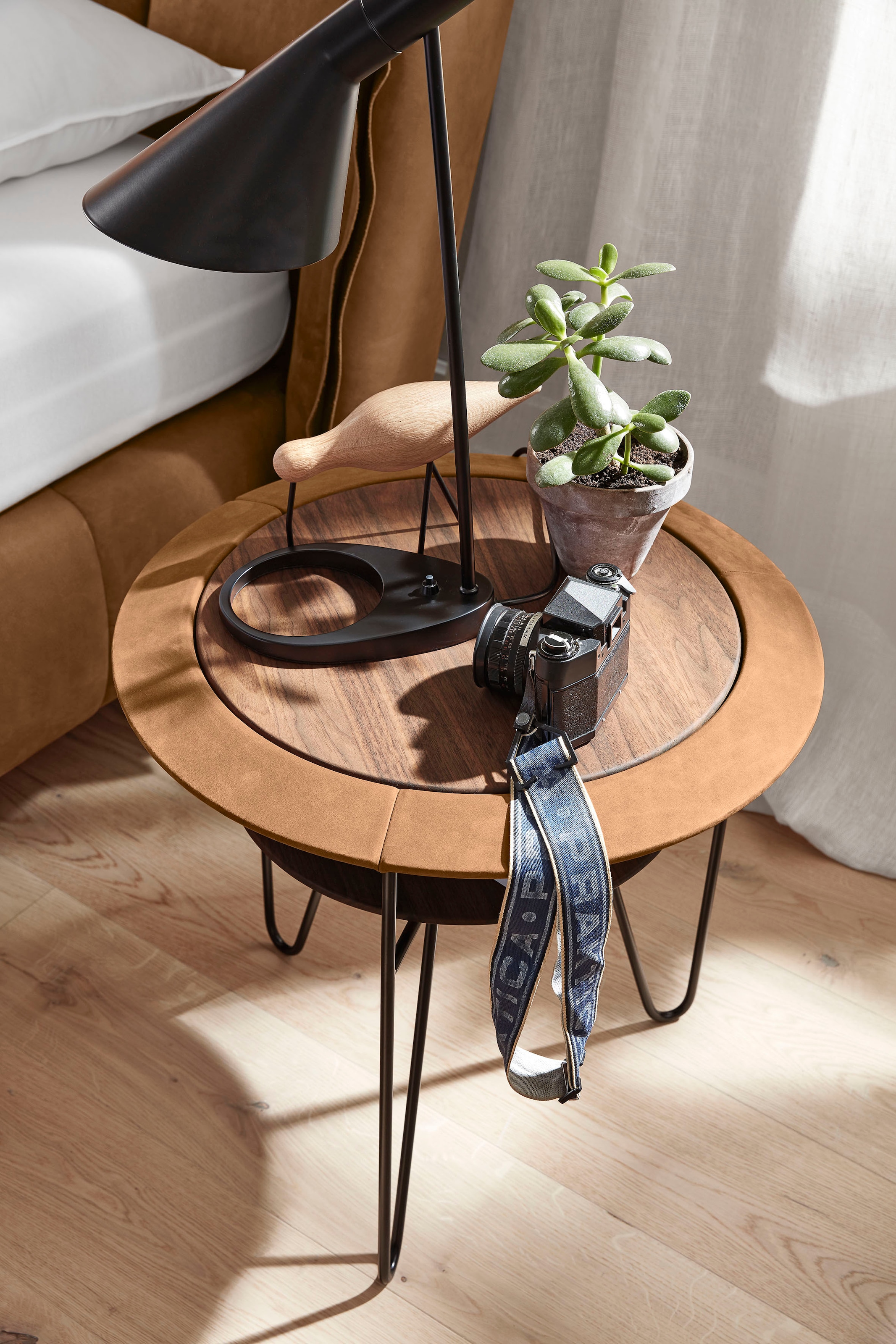 Birkenstock Nachttisch »Maine«, mit gepolsterter Tischplatte, mit Ablage
