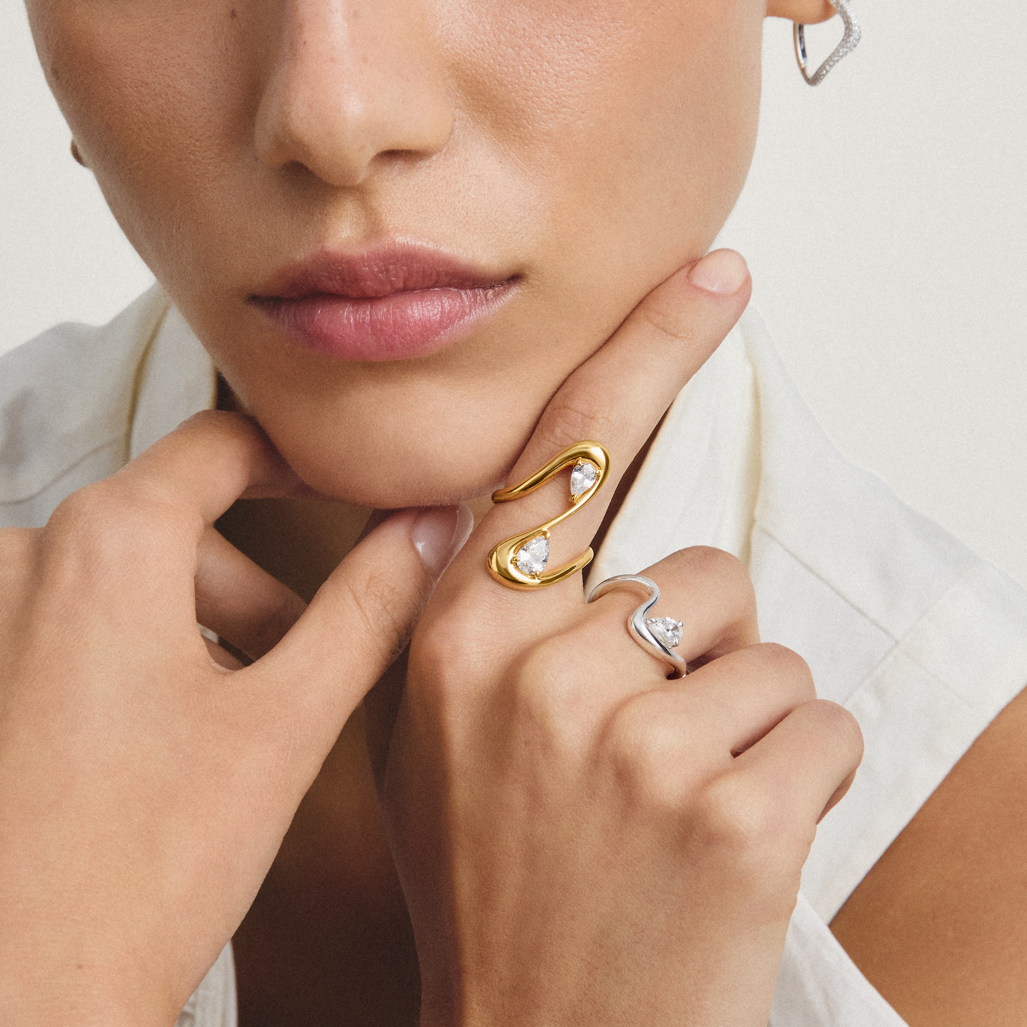THOMAS SABO Fingerring »Fluid Elegance Ring doppelt geschwungen gelbgoldfarben« mit Zirkonia (synth.)