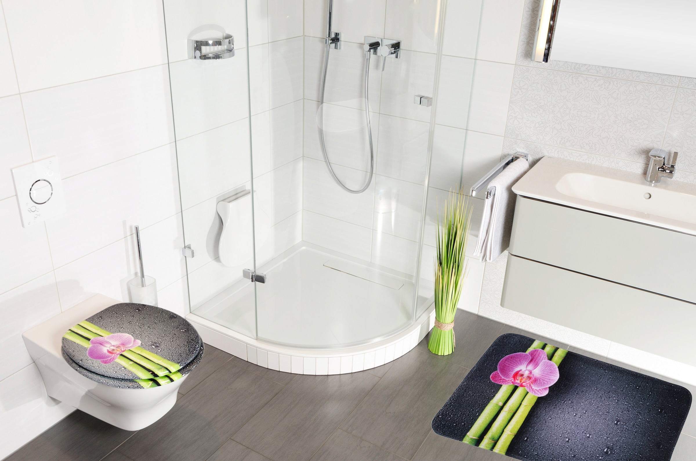 Sanilo Badaccessoire-Set »Asia«, (Komplett-Set, 3 tlg.), bestehend aus WC-Sitz, Badteppich und Waschbeckenstöpsel