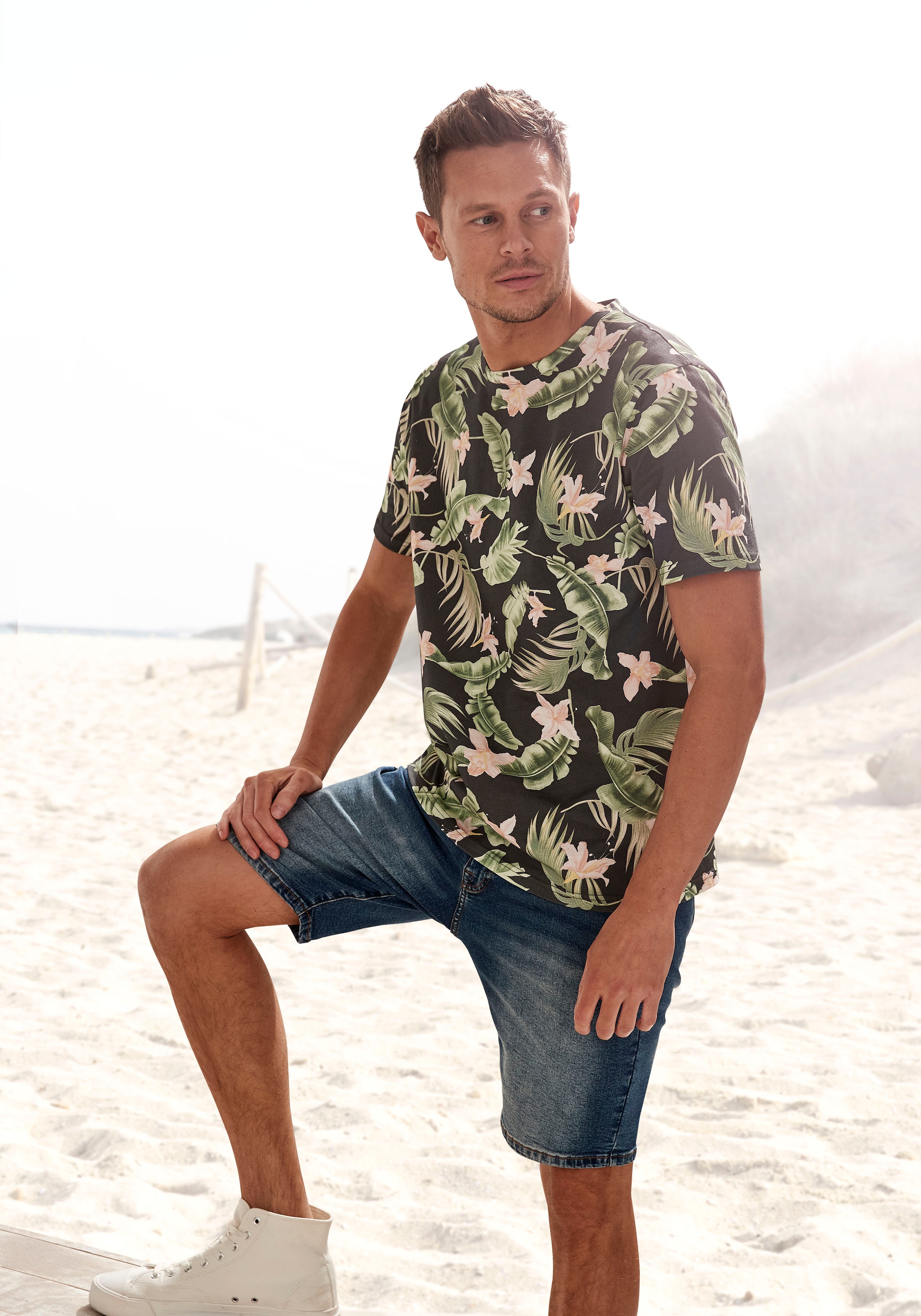 Beachtime T-Shirt, mit Palmenblättern bedruckt online bei