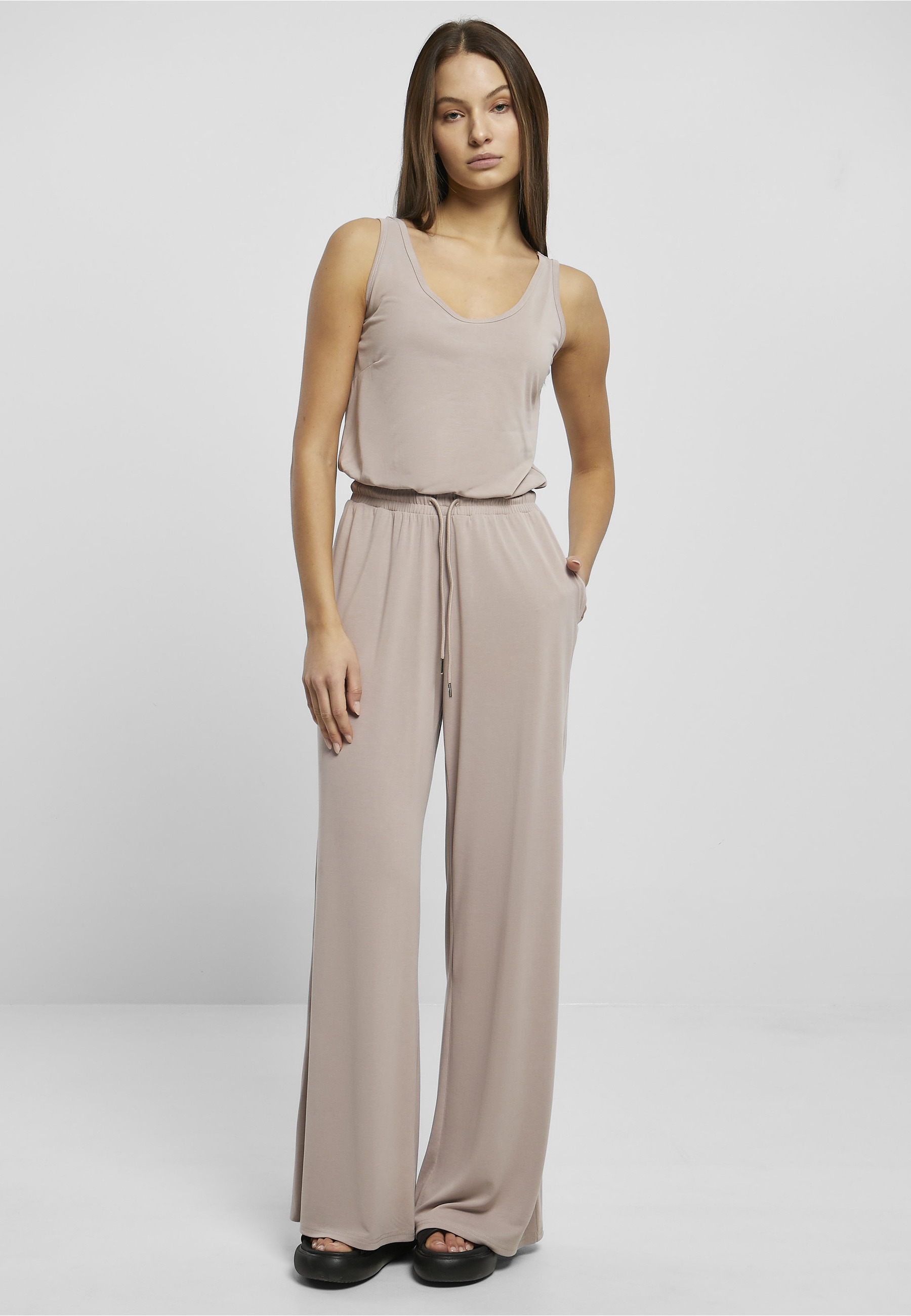 URBAN CLASSICS Jumpsuit »Urban Classics Damen Ladies Long Sleevless Modal Jumpsuit« 1 Stk.