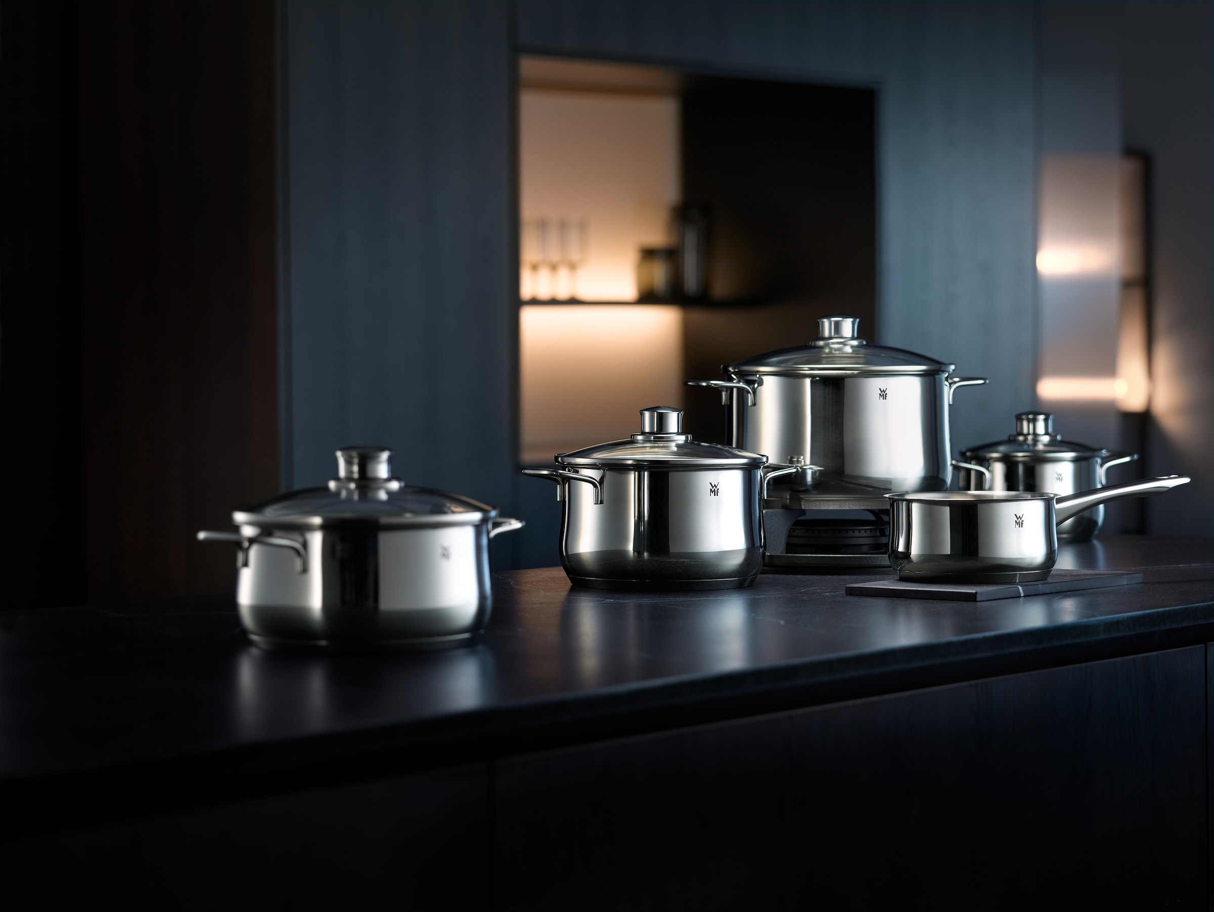 WMF Kasserolle »Diadem Plus«, Cromargan® Edelstahl Rostfrei 18/10, (1 tlg.), breiter Schüttrand, außergewöhnliches Design, spülmaschinengeeignet