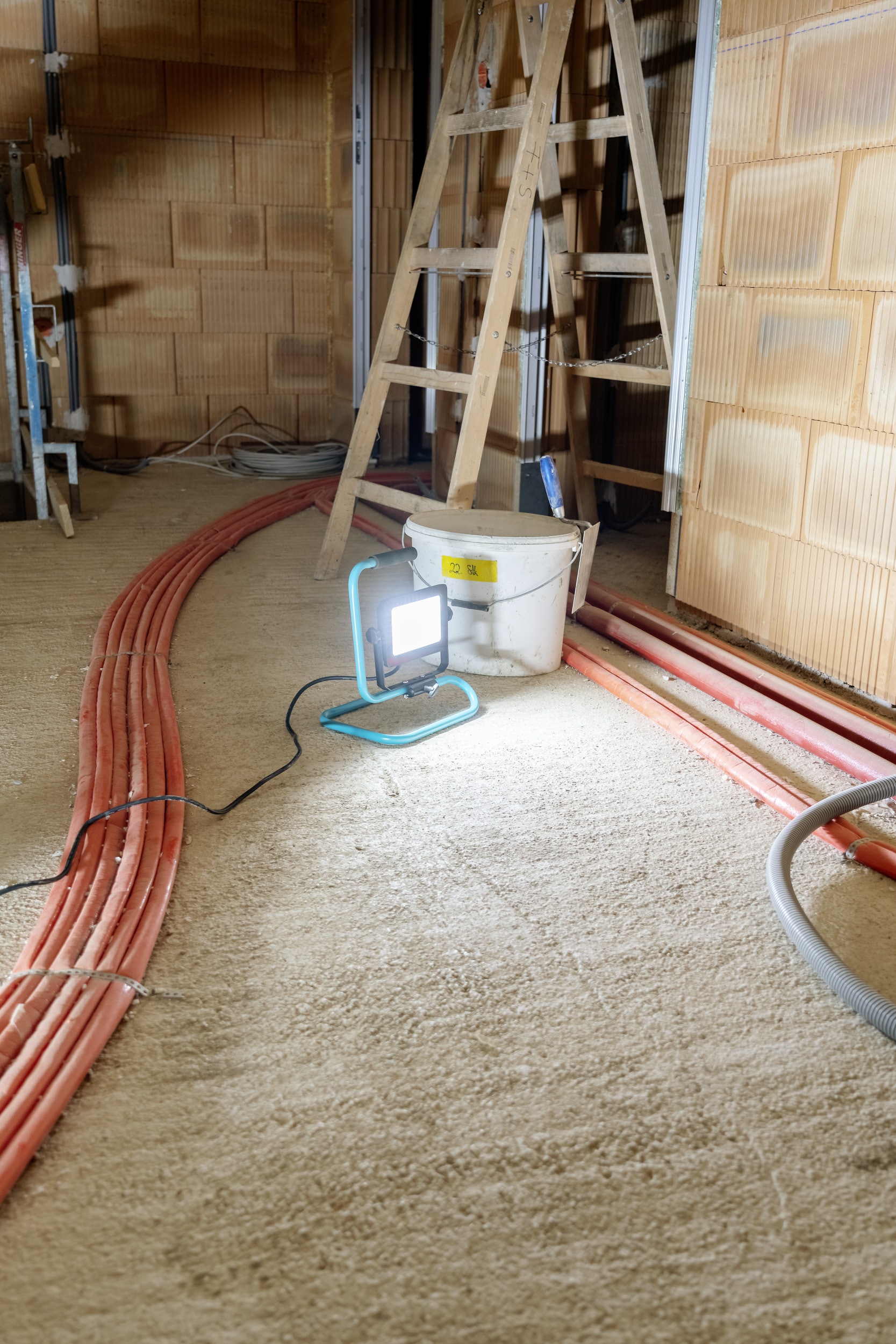 EGLO Deckenstrahler »AVELAR Strahler - Alu, Kunststoff - LED - 30W - IP65« LED-Modul 1 Stk. Neutralweiß LED Baustrahler, Arbeitsleuchte, Arbeitsscheinwerfer, L27xB21xH31,5 cm