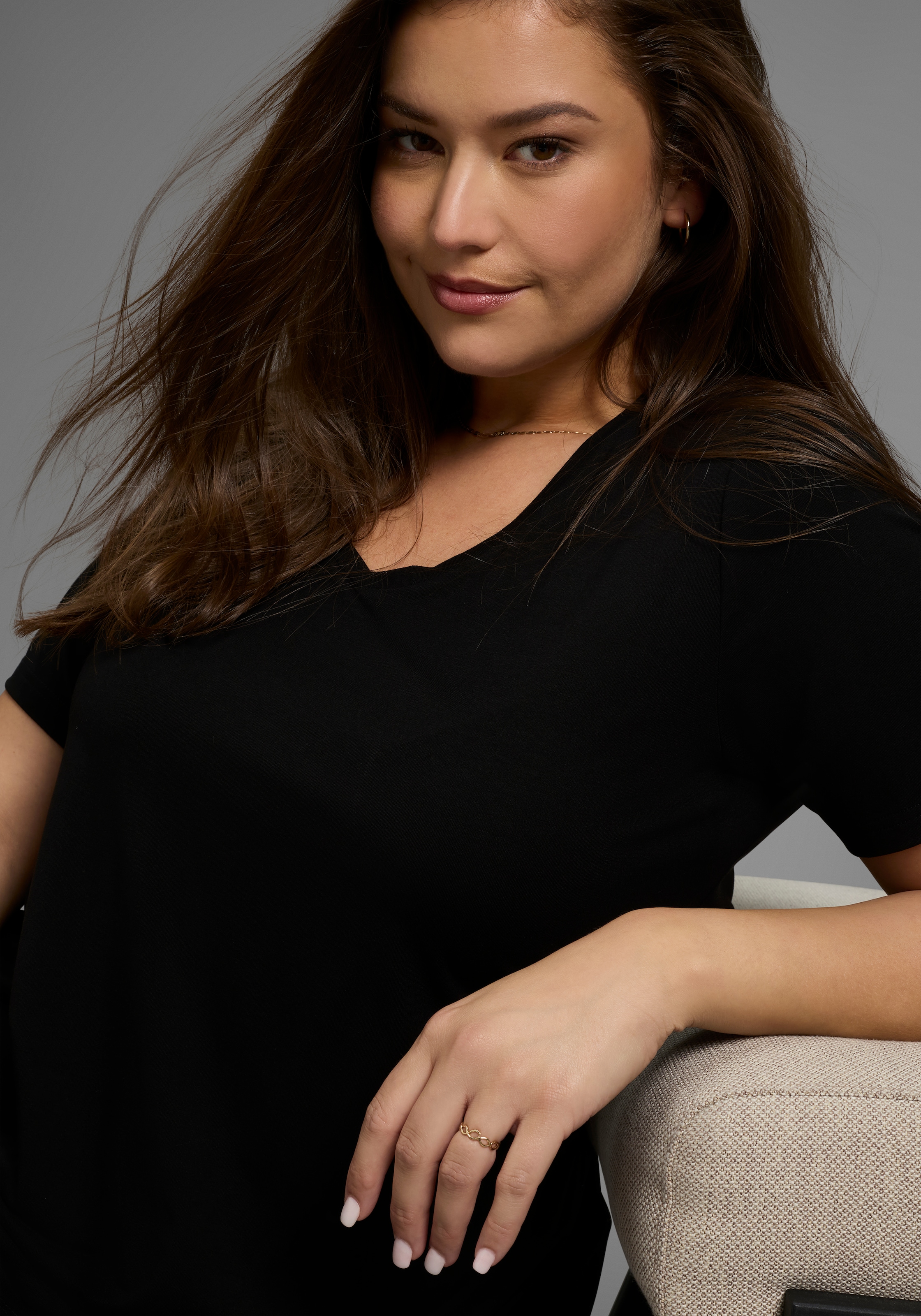 Laura Scott CURVE T-Shirt mit V-Ausschnitt aus fließender Viskose - GROSSE GRÖSSE