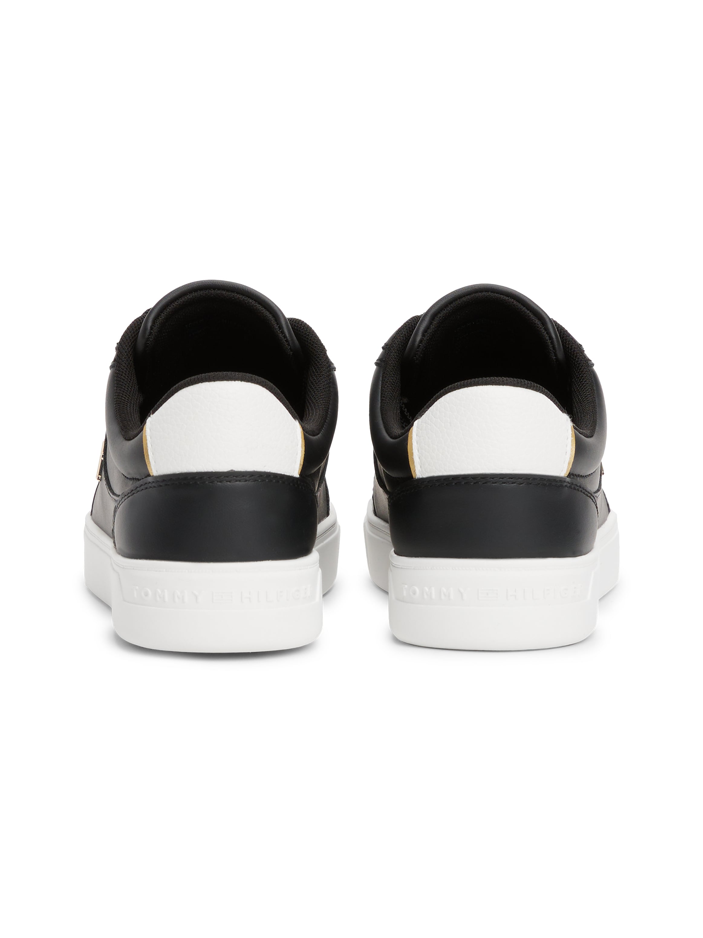 Tommy Hilfiger Plateausneaker »ESSENTIAL CHIC COURT SNEAKER«, Freizeitschuh, Schnürschuh, Halbschuh mit TH-Schmuckelement