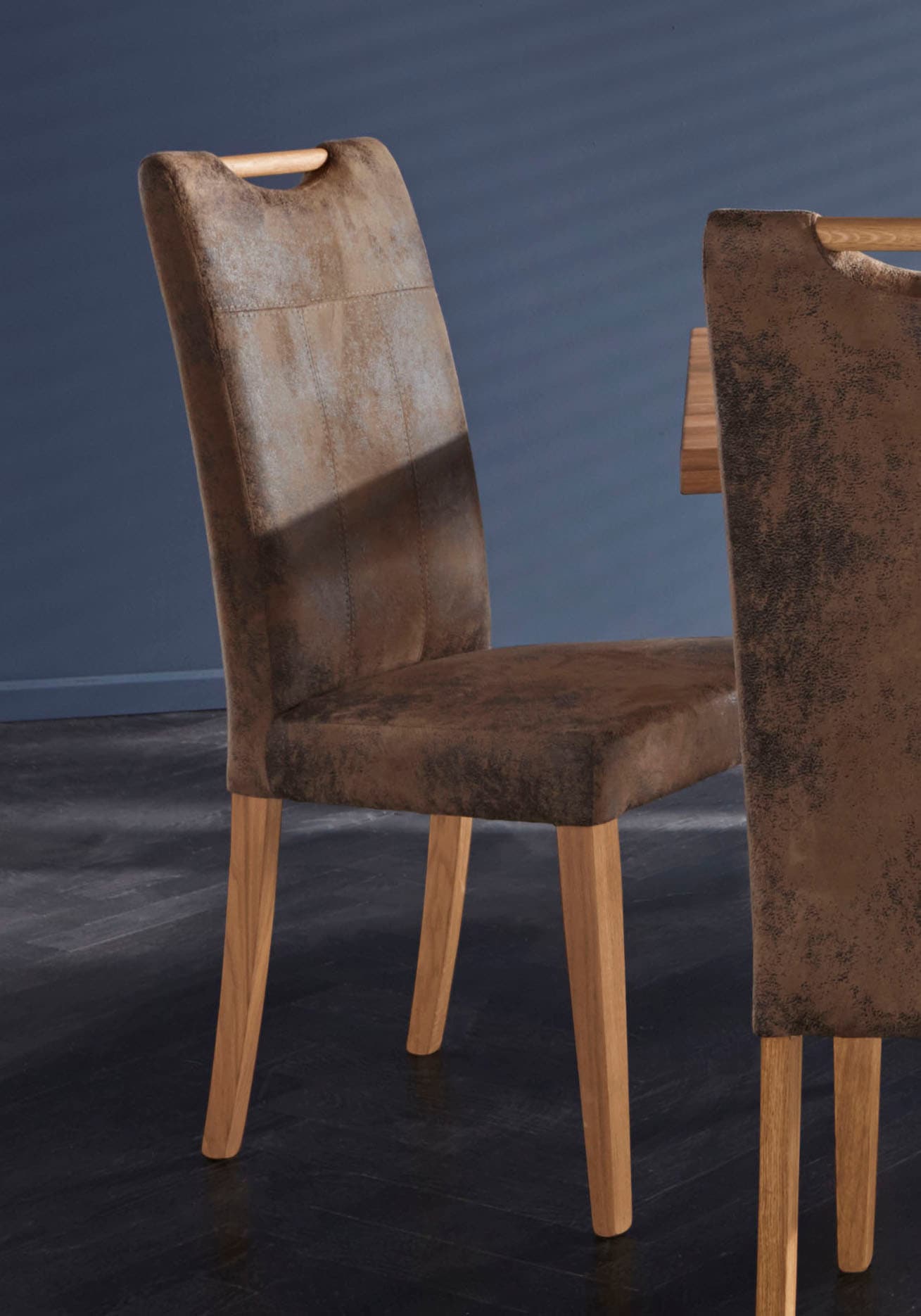 Home affaire Esszimmerstuhl »Roberta Polsterstuhl, Gestell Eiche massiv«, (Set), 2 St., Luxus-Microfaser Vintageoptik, Bezug aus strapazierfähiger Microfaser