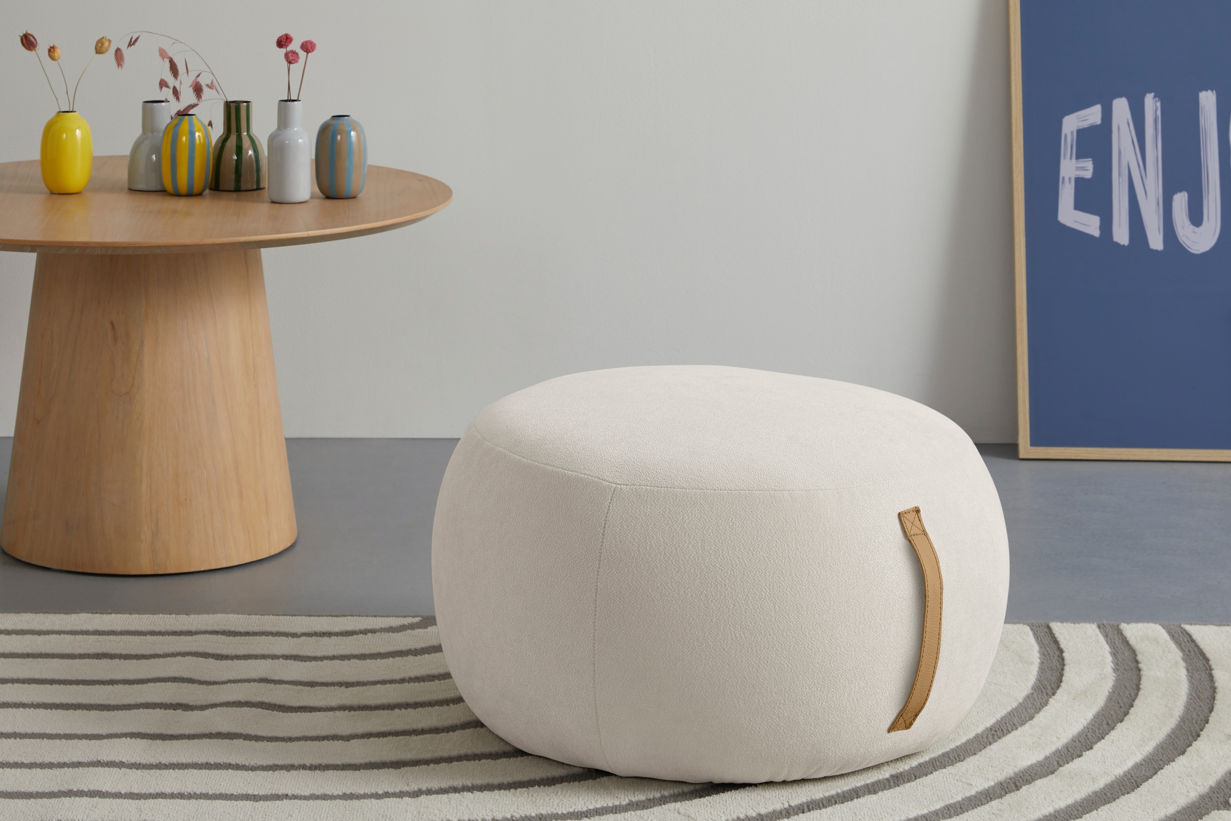 s.Oliver Hocker »Finnian, moderner Designhocker mit Lederriemen, softes Design« hochwertig, zum Wohlfühlen in Luxus-Microfaser/Struktur oder in Bouclé