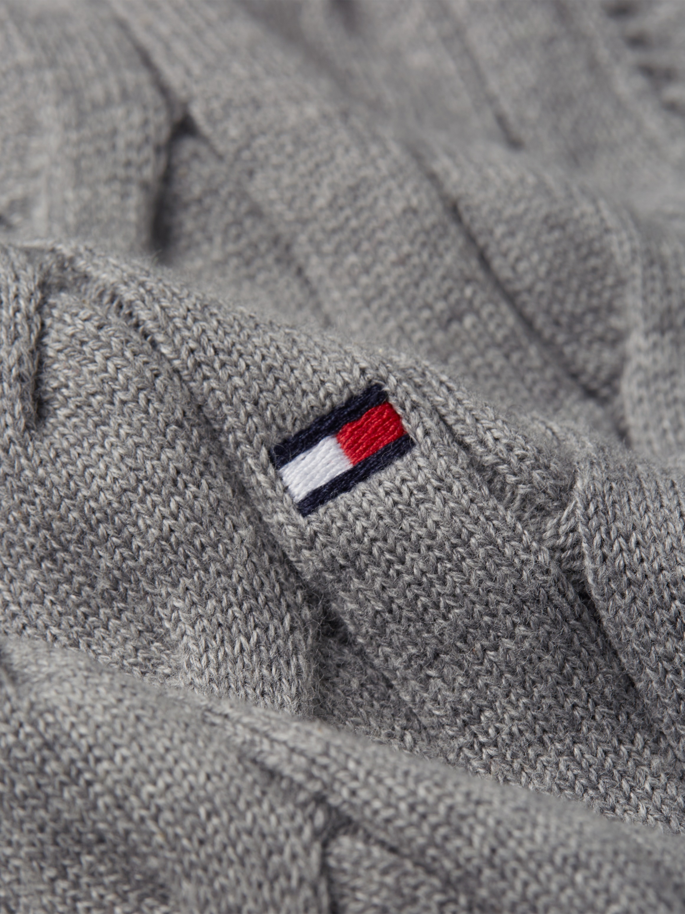 Tommy Hilfiger Strickpullover »CLASSIC CABLE CREW NECK mit Strukturstrick und Flaglabel«, unifarben, casual, regular fit, Baumwolle, Rundhals