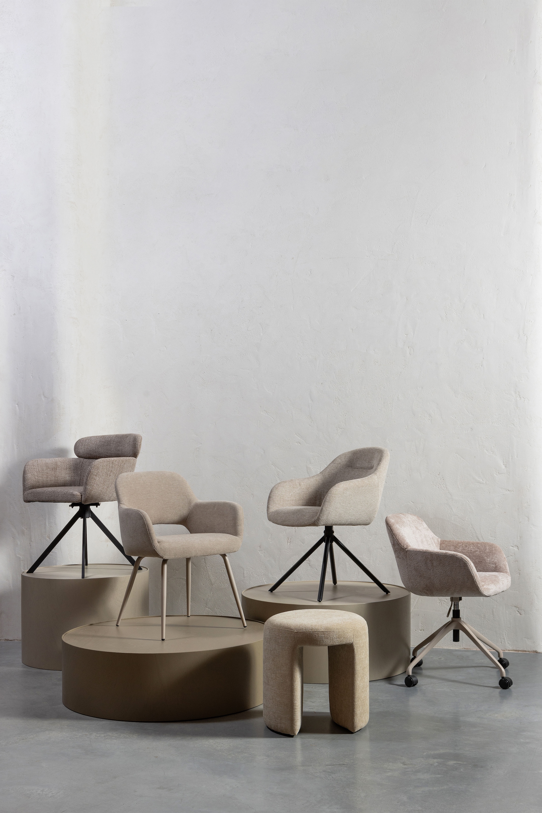 WOOOD Sitzhocker »Charlie kompakte Form, vollständig gepolstertes B 45 x T 45 x H 47 cm« Sehr hohe Verschleißfestigkeit, Tragkraft 100 kg, mittlere Sitzhöhe
