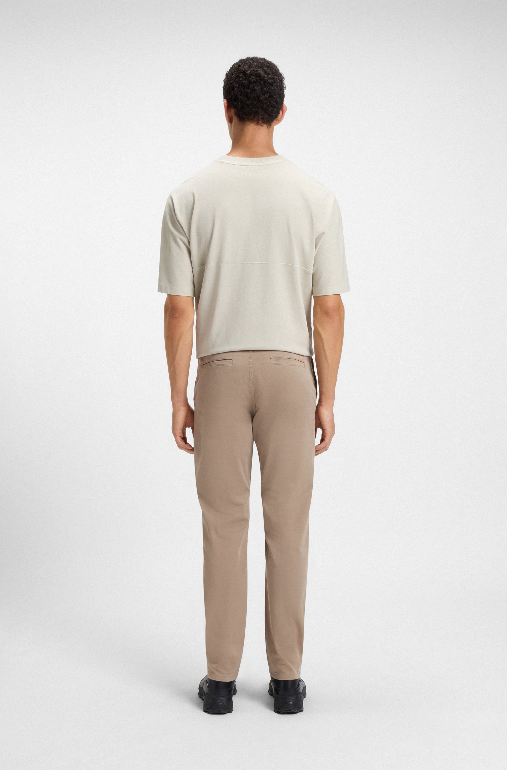 BOSS ORANGE Chinohose »Tapered-fit«  Aus komfortabler Stretch-Baumwolle und mit BOSS Logo hinten