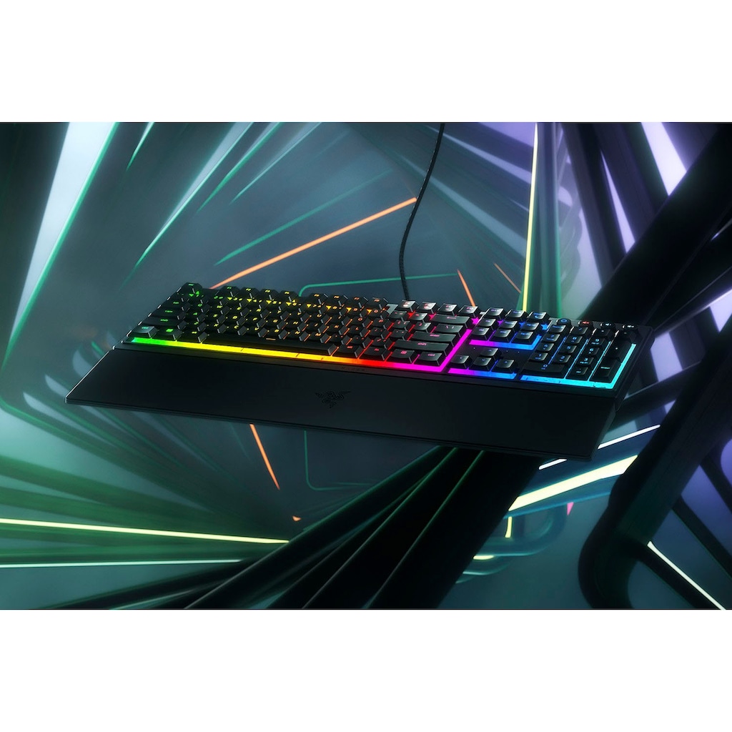 RAZER Gaming-Tastatur »Ornata V3«, (UV-Schutzbeschichtung-USB-Hub-Handgelenkauflage-ergonomische Form-Multimedia-Tasten-Ziffernblock)